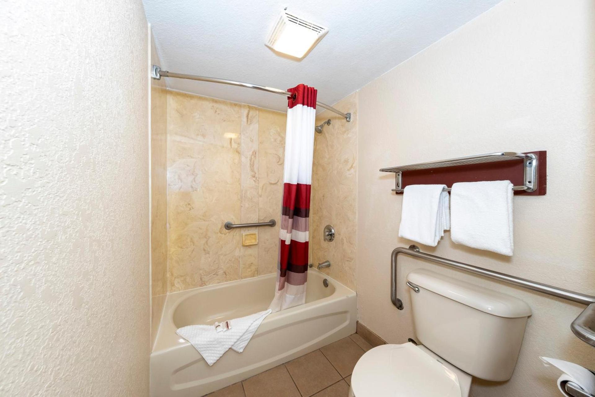 Red Roof Inn Ft Pierce photo 53