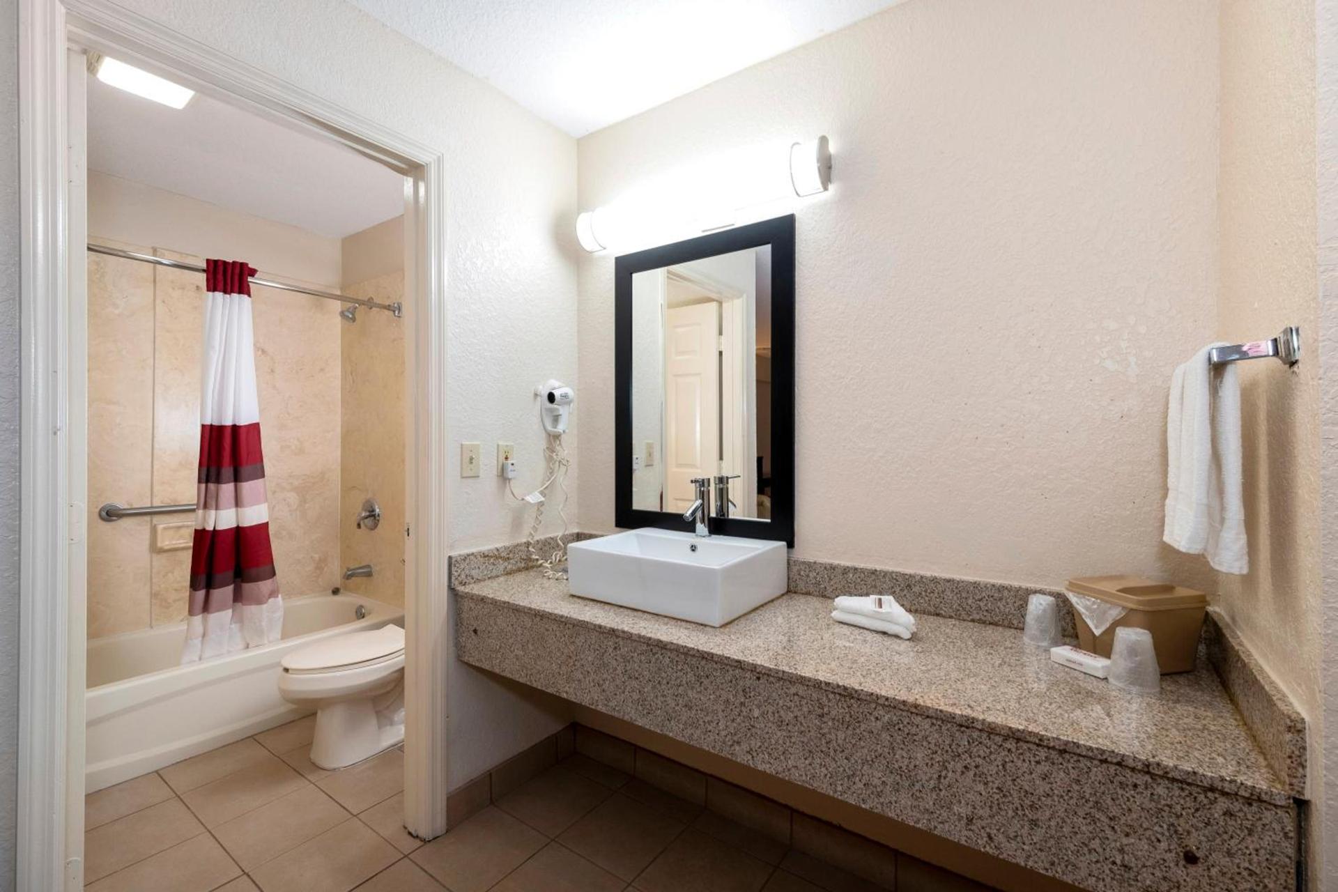 Red Roof Inn Ft Pierce photo 46