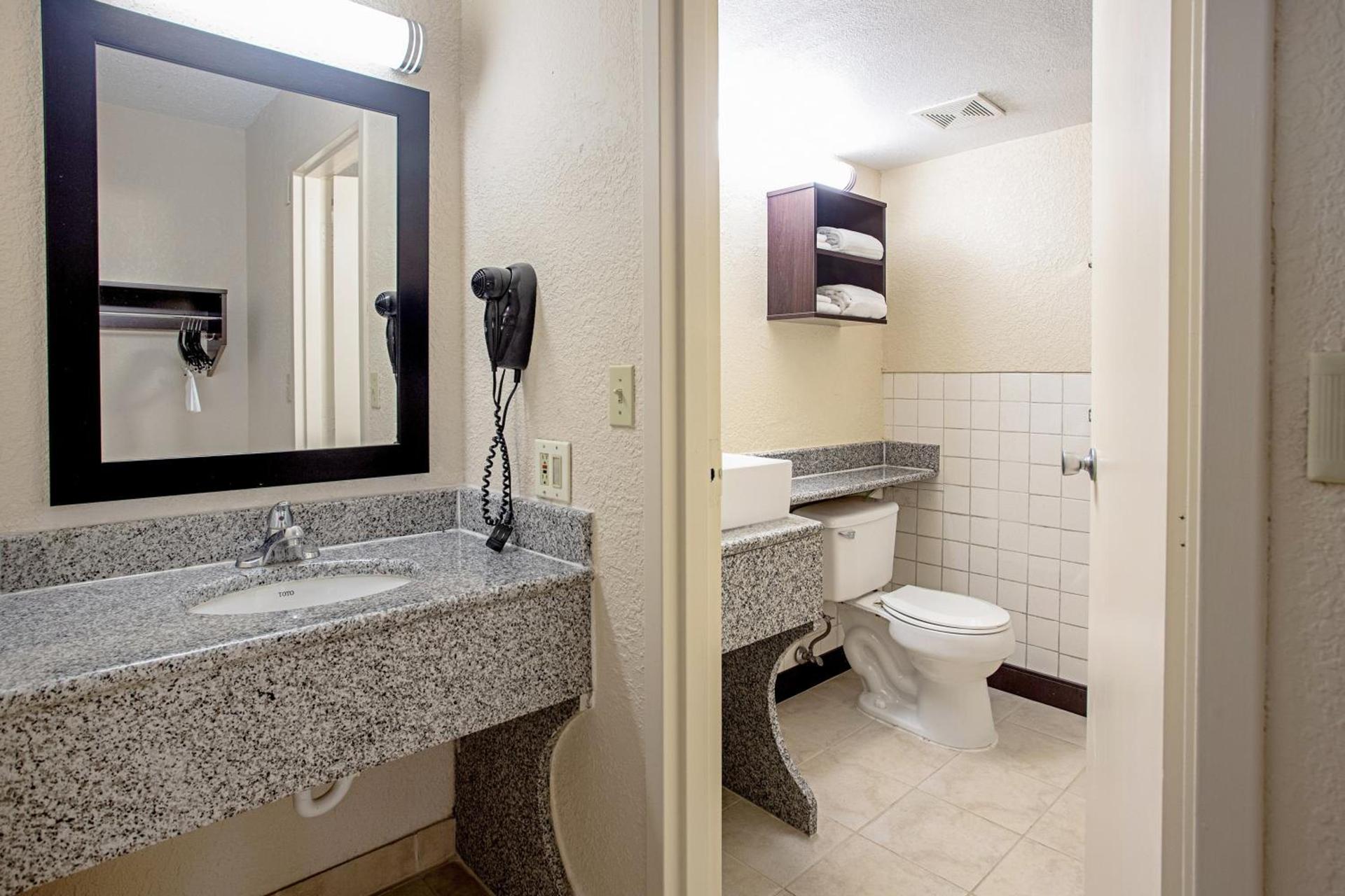 Red Roof Inn PLUS+ Wichita East photo 34
