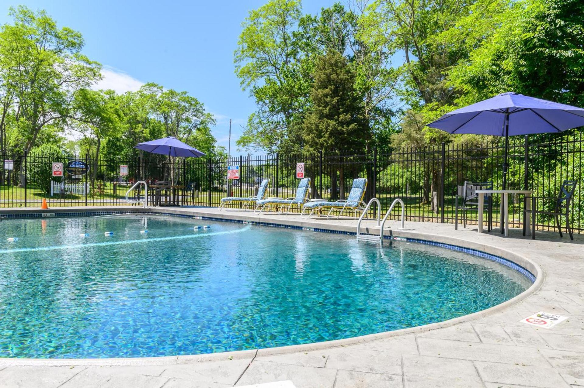 Captains Quarters Motel & Conference Center photo 35