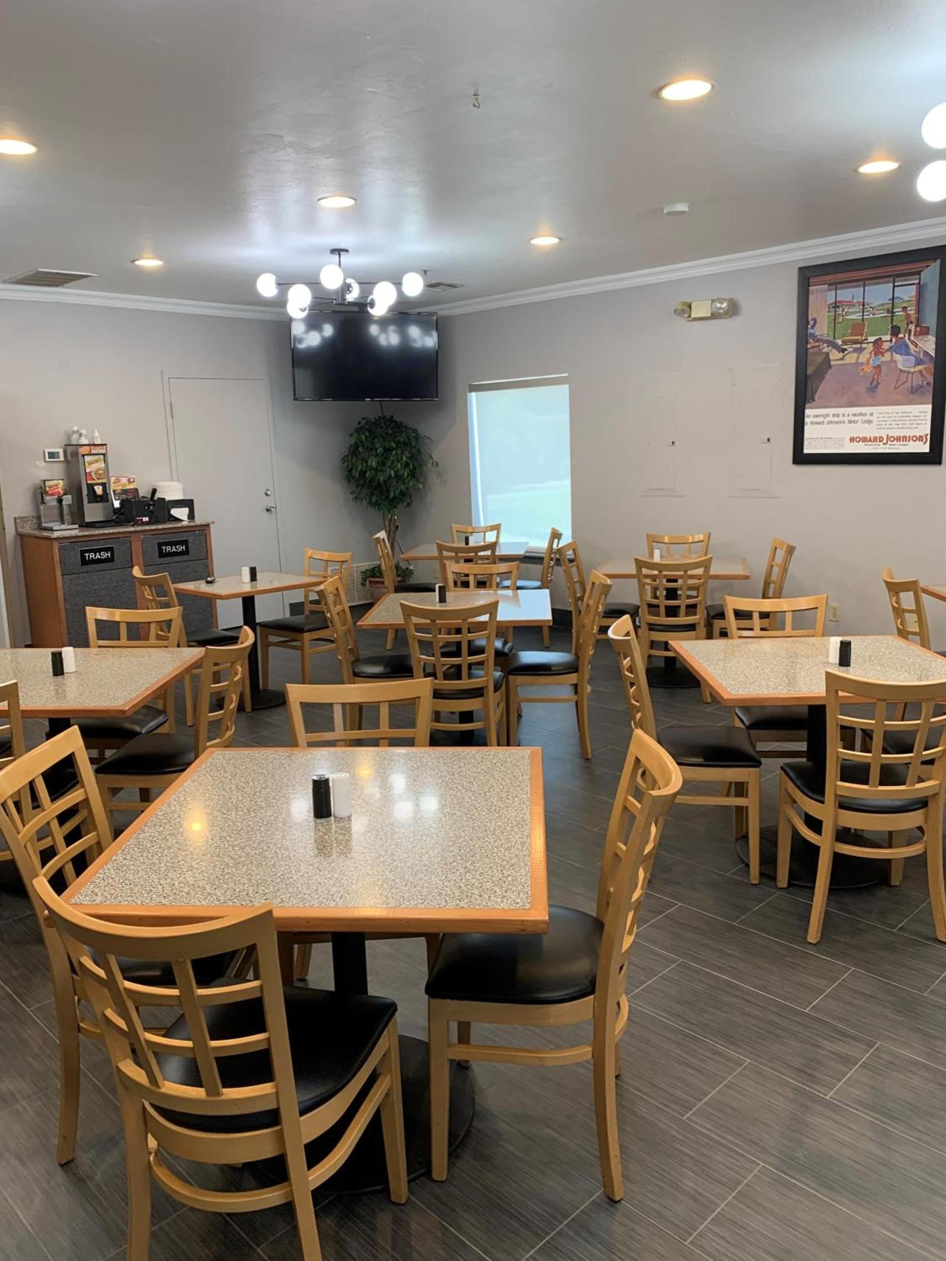 Howard Johnson by Wyndham Oklahoma City OKC Airport, Fairgrounds, I40 photo 14