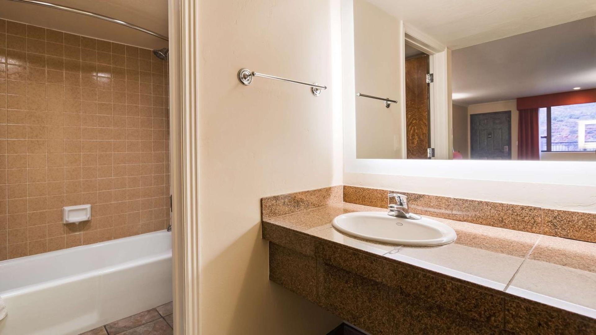 Best Western Plus Arroyo Roble Hotel & Creekside Villas photo 87