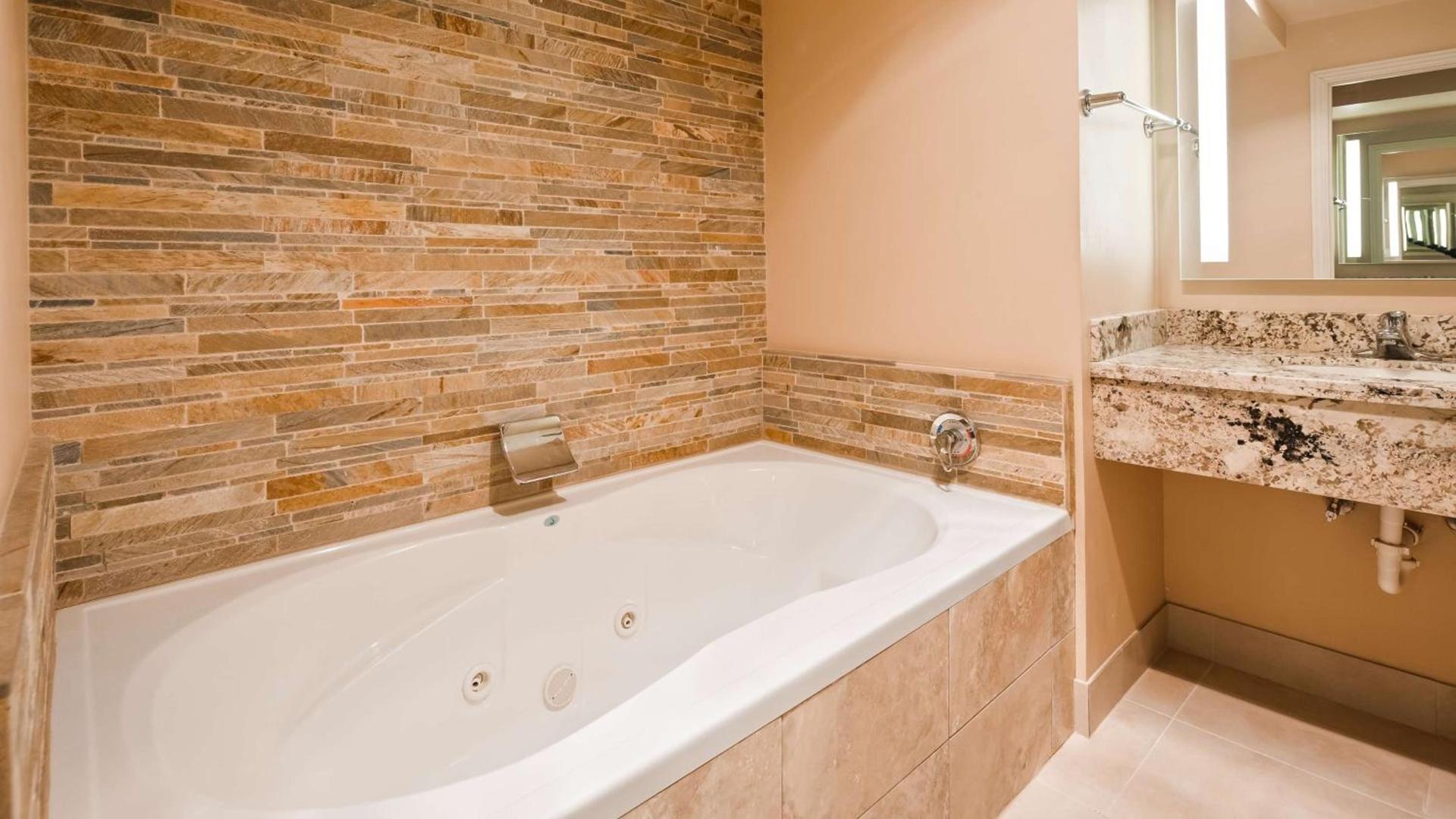 Best Western Plus Arroyo Roble Hotel & Creekside Villas photo 90