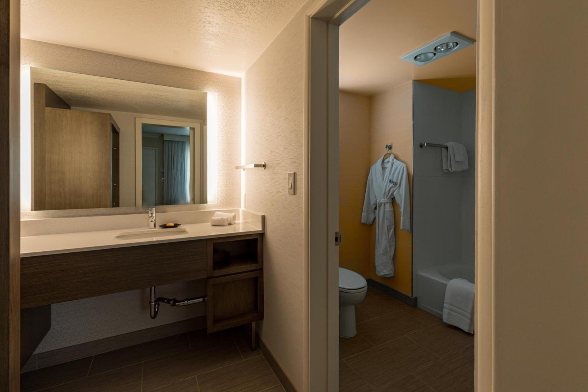 West Beach Inn, a Coast Hotel photo 51