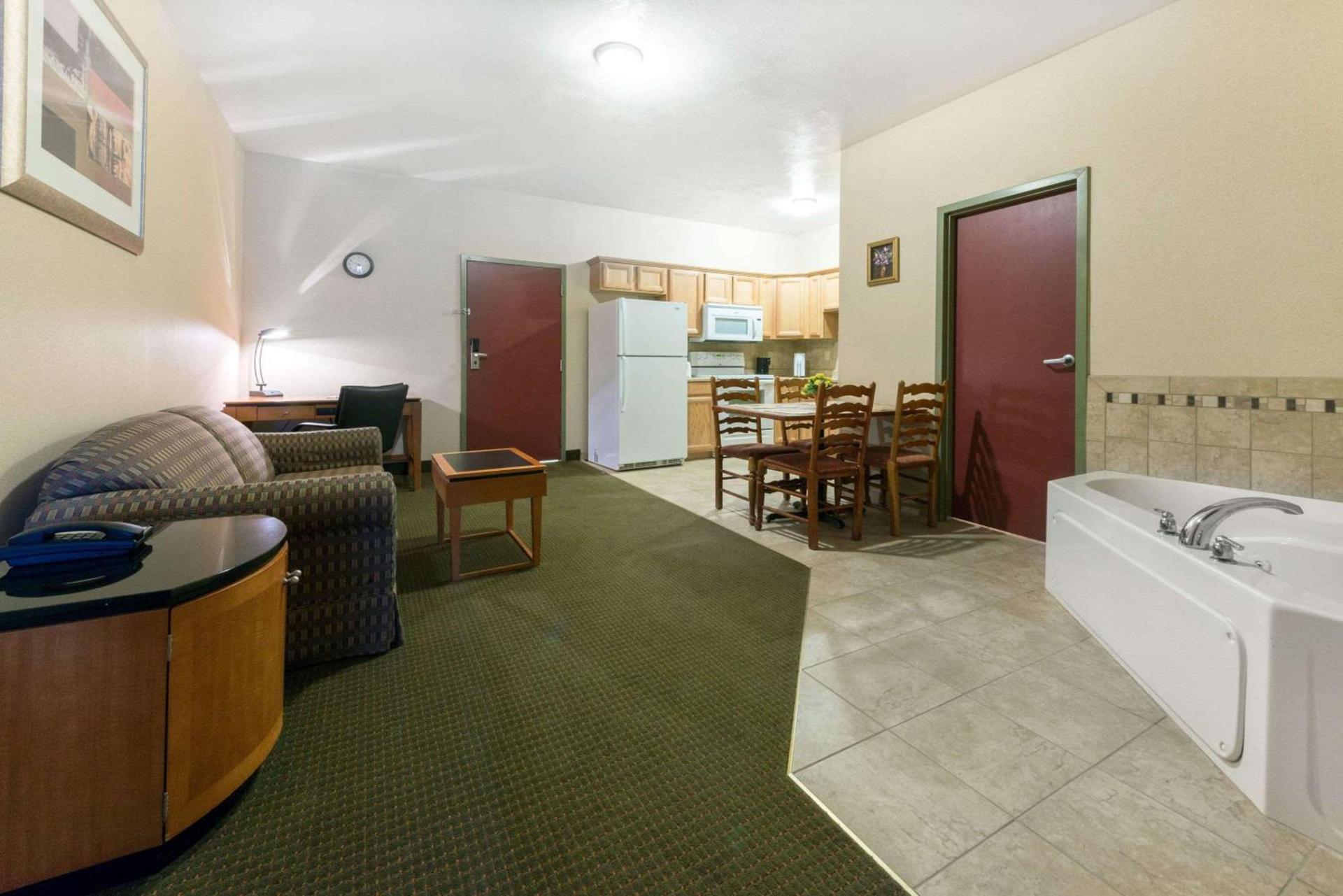 Days Inn by Wyndham Luray Shenandoah photo 37