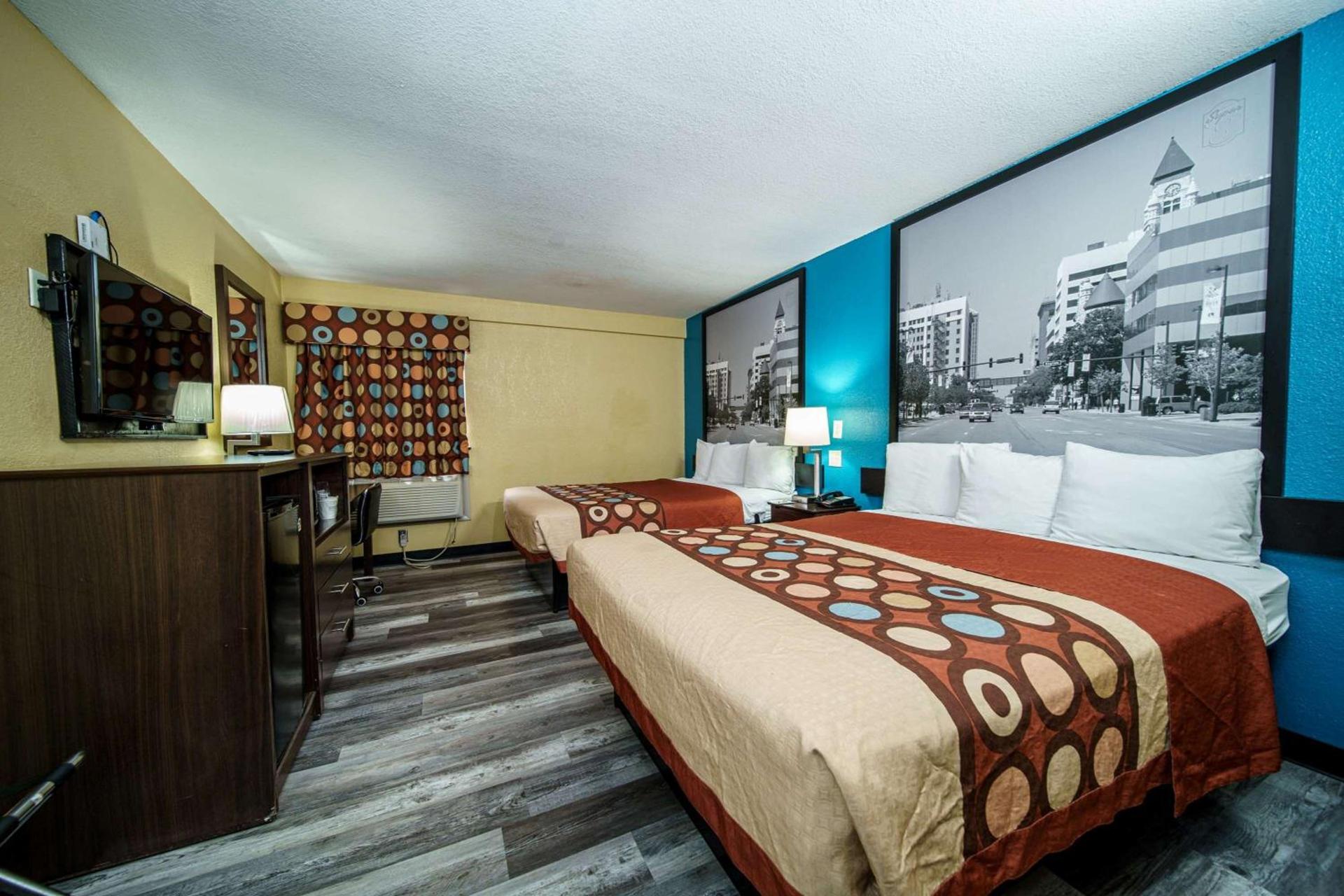 Super 8 by Wyndham Wichita Airport West Kellogg photo 12
