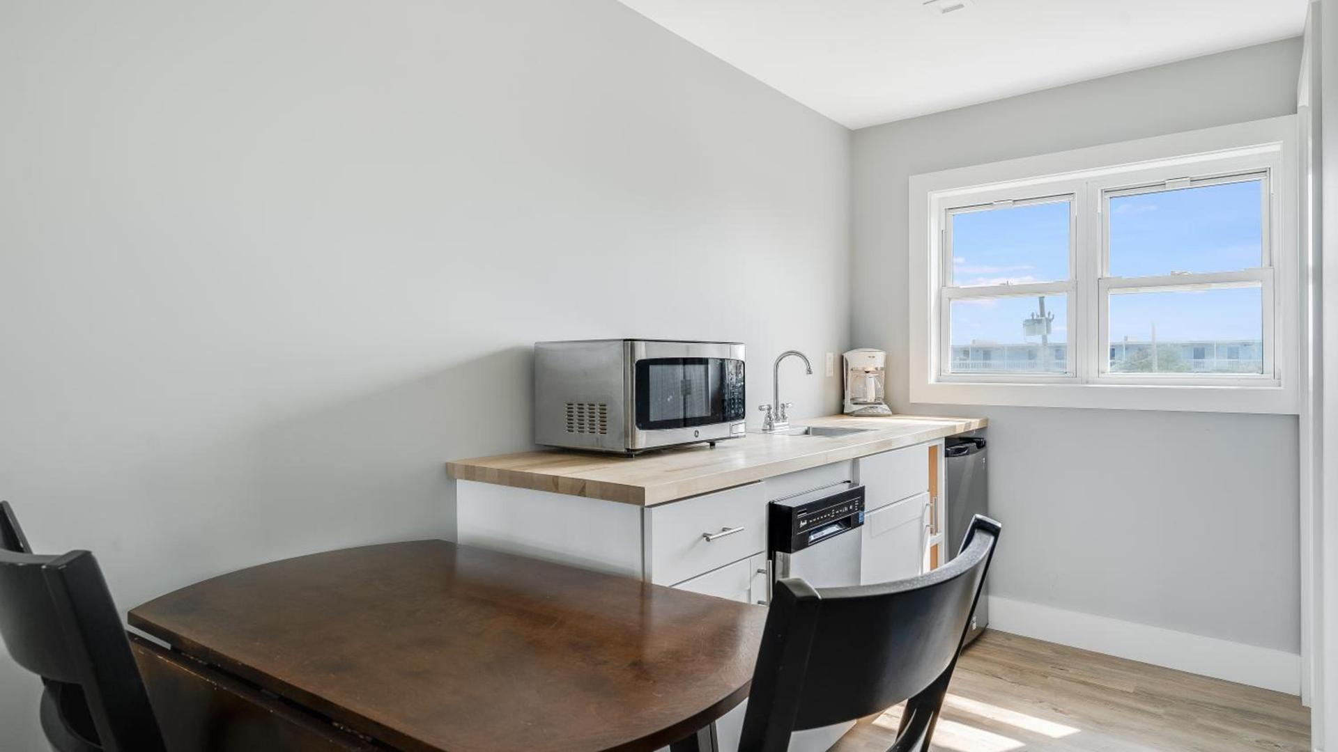 A Wave Inn - Montauk photo 18