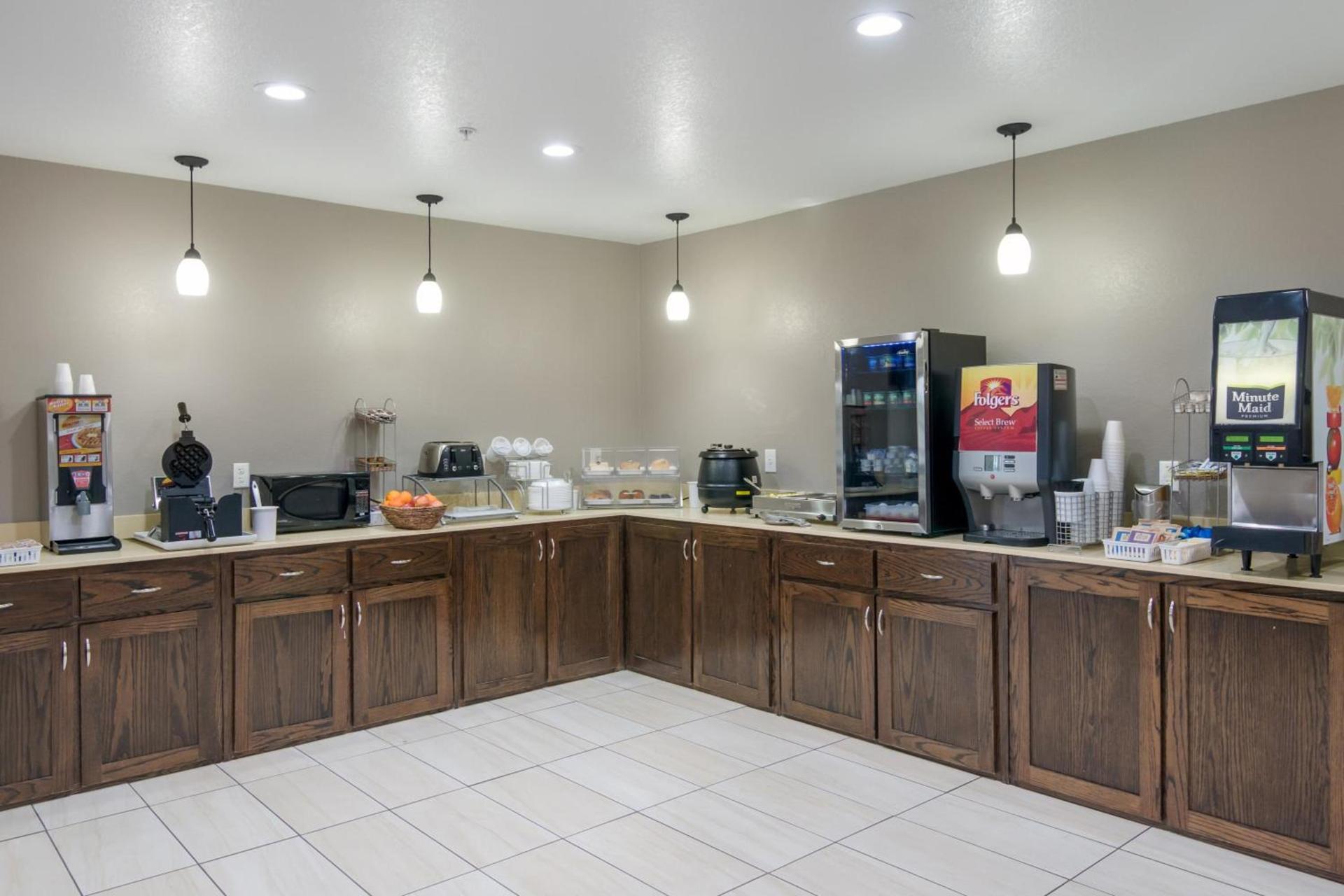 Red Roof Inn PLUS+ Fort Worth - Burleson photo 5
