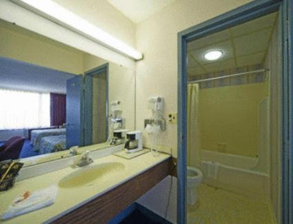 Express Airport Inn photo 6