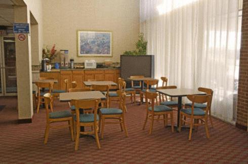 Express Airport Inn photo 8