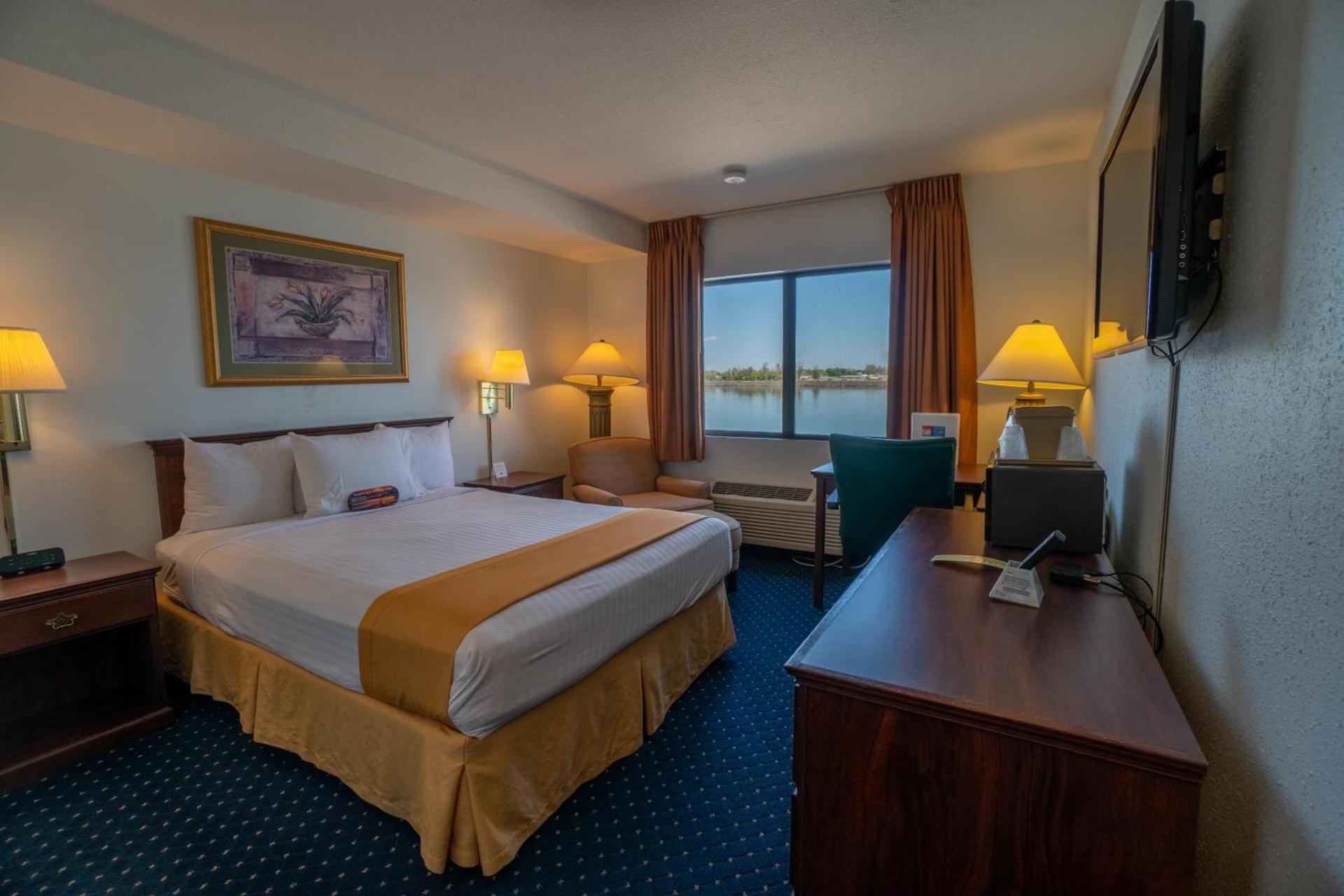 Clover Island Inn photo 39
