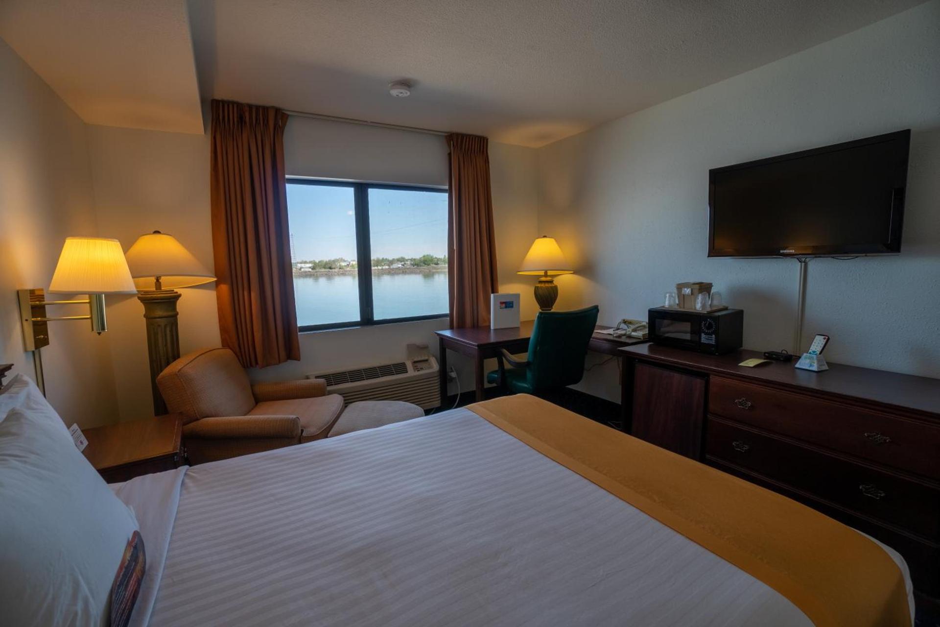 Clover Island Inn photo 41