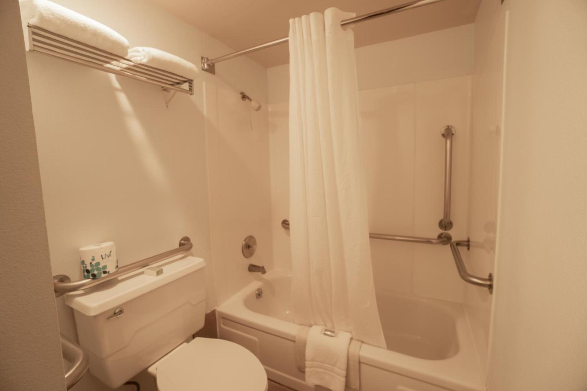 Clover Island Inn photo 42