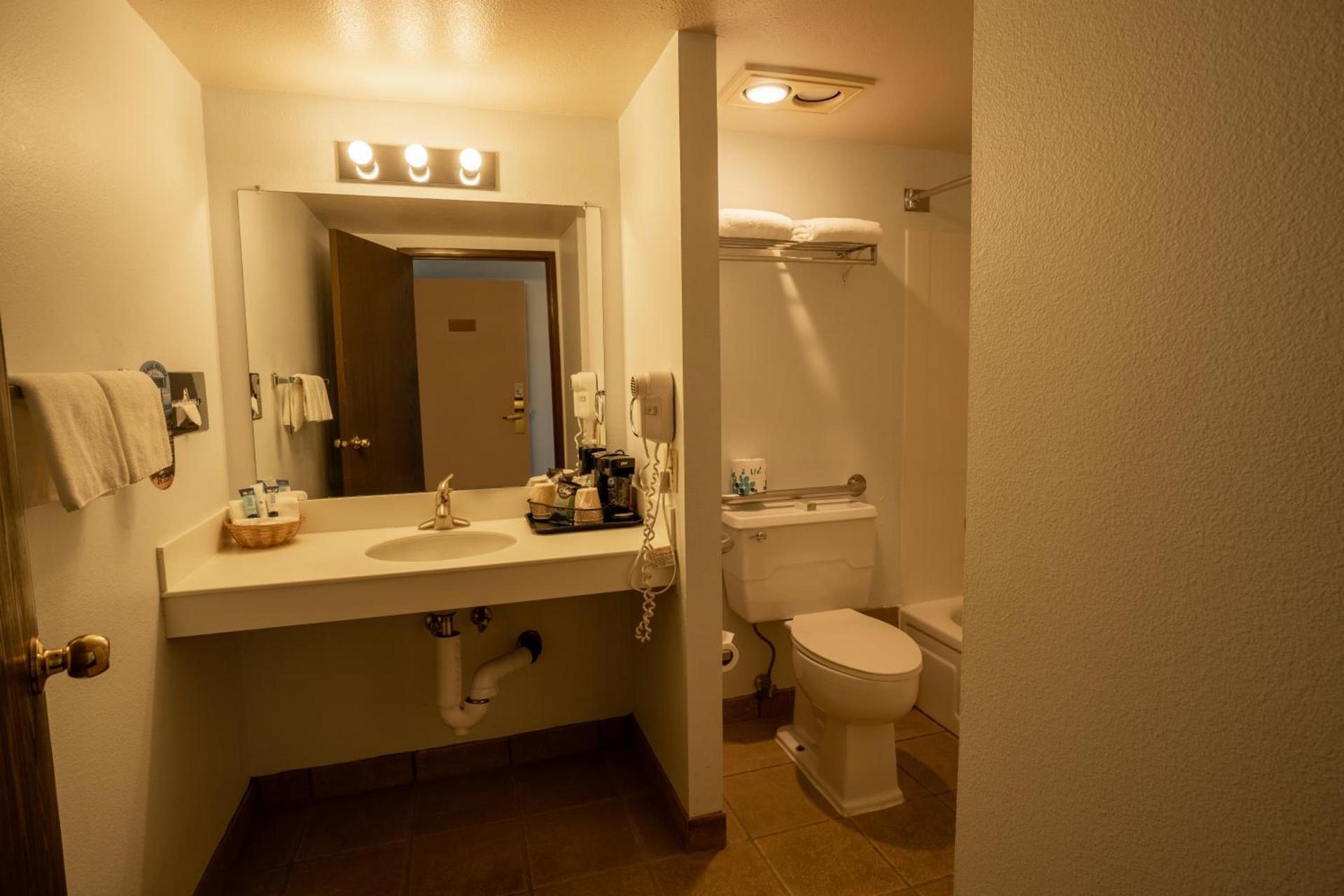 Clover Island Inn photo 44