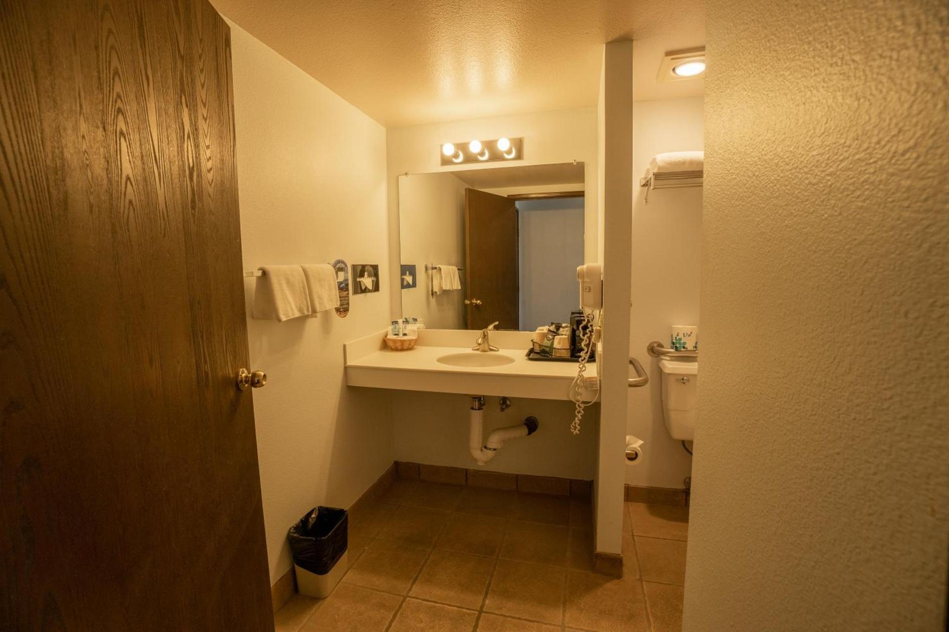 Clover Island Inn photo 46