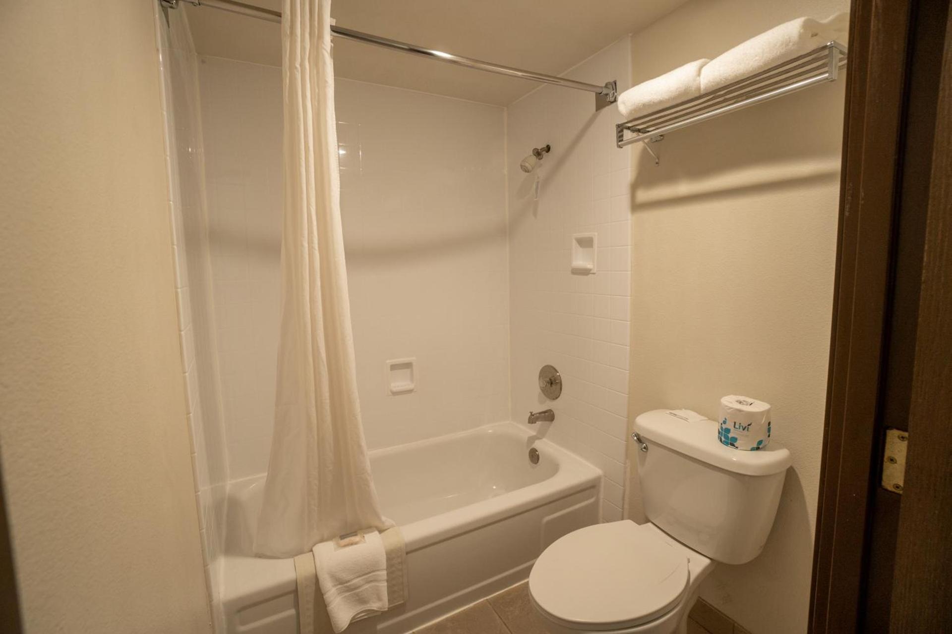 Clover Island Inn photo 48