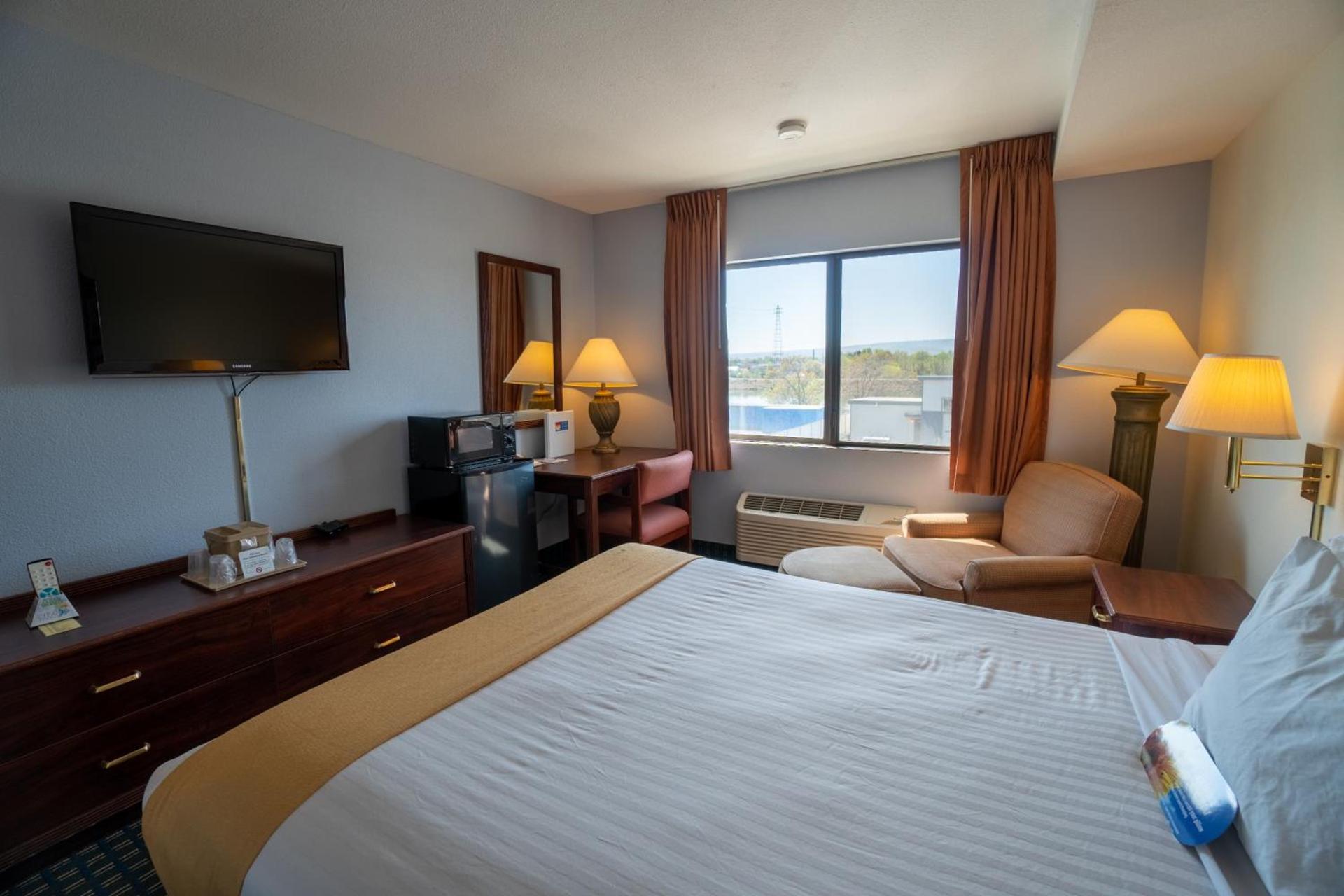 Clover Island Inn photo 52