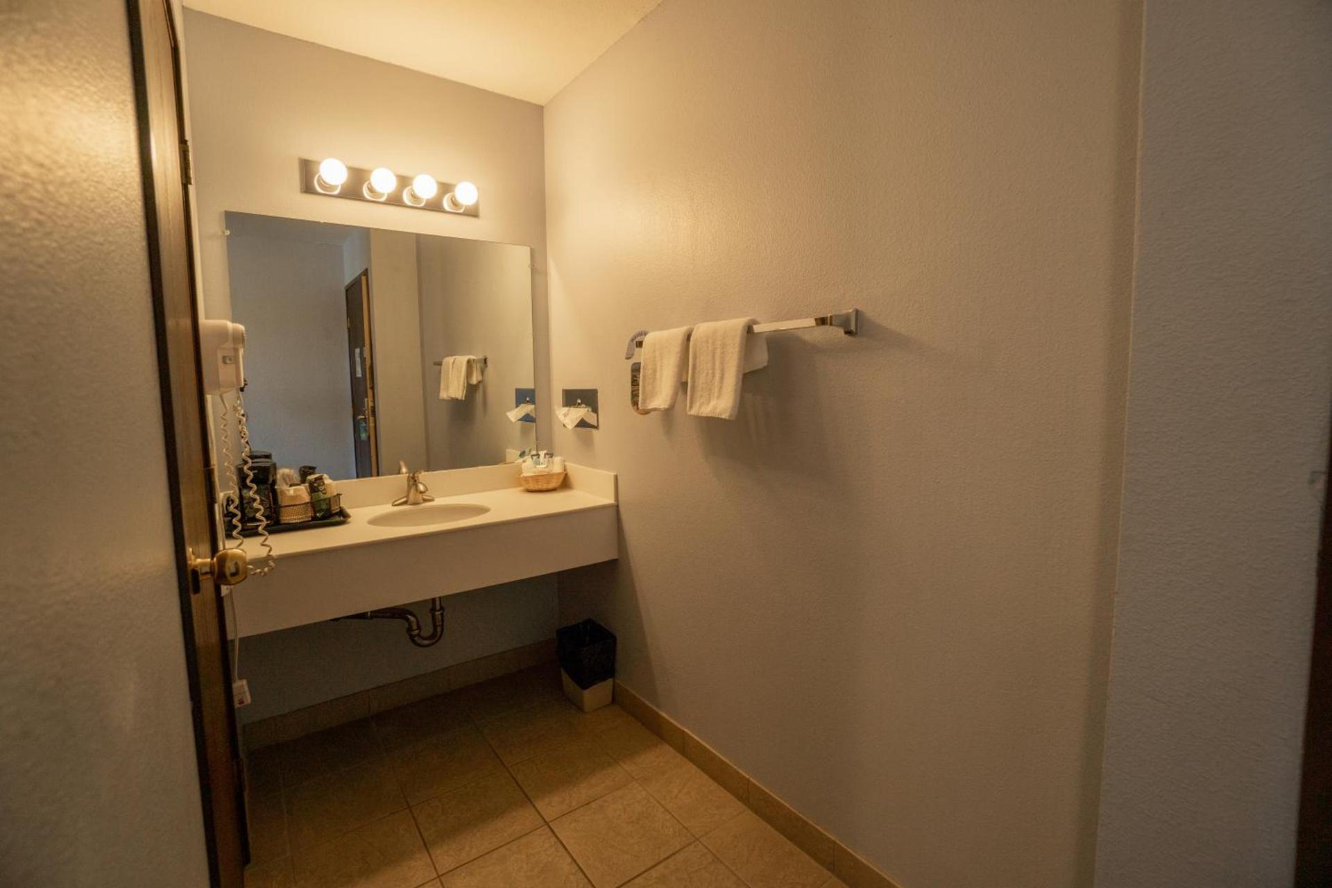 Clover Island Inn photo 50