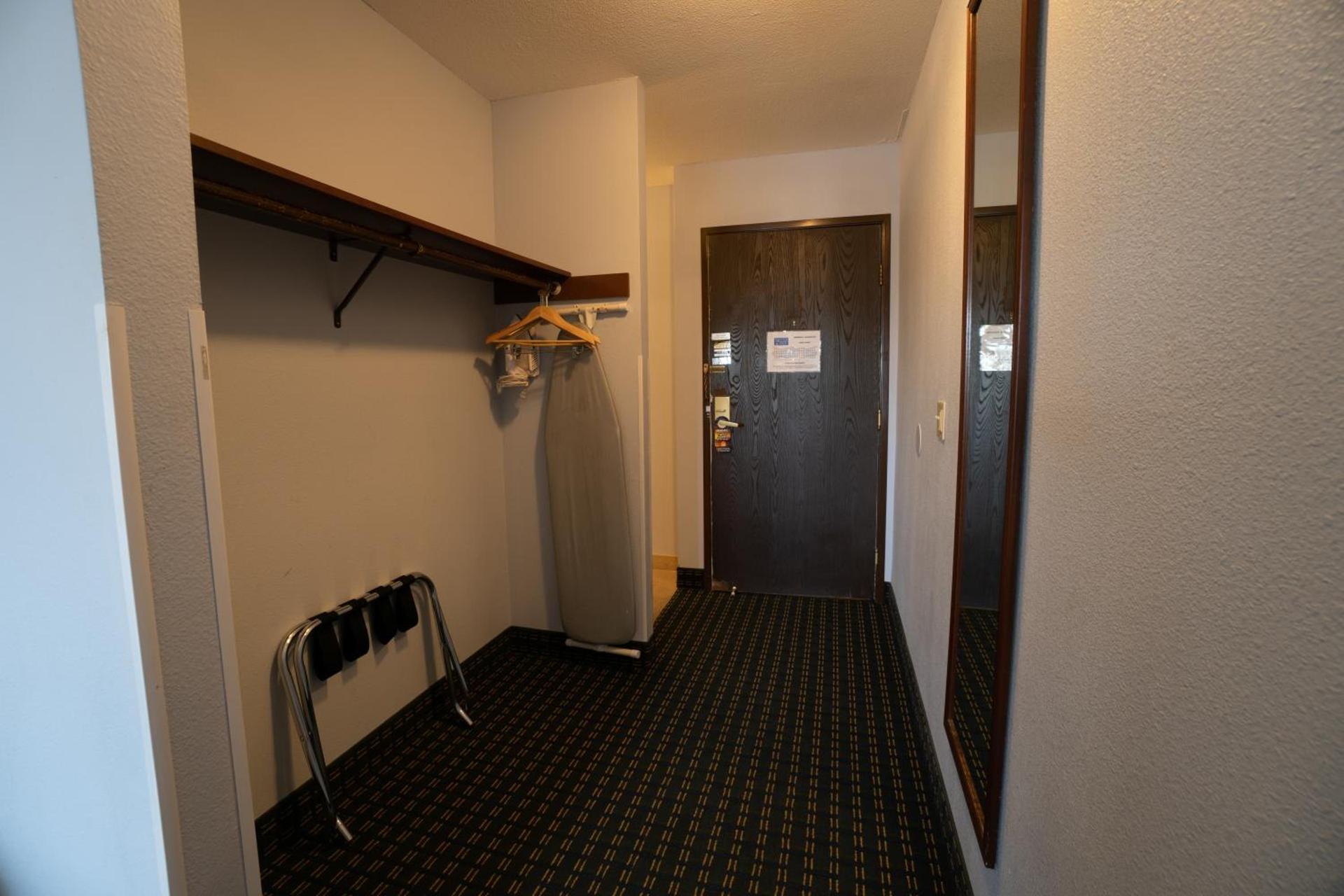 Clover Island Inn photo 55