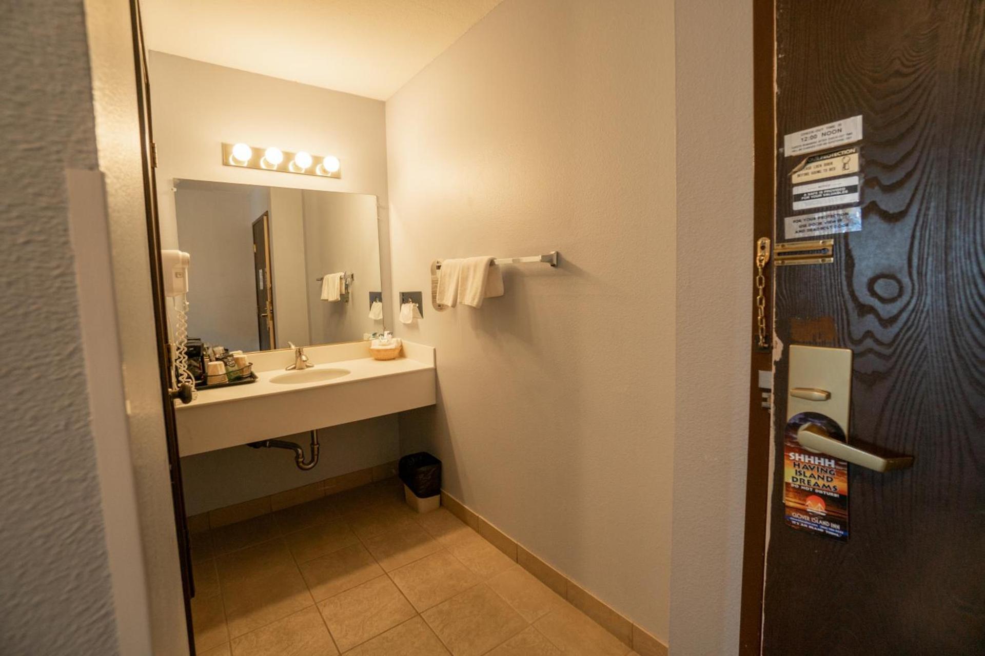 Clover Island Inn photo 58