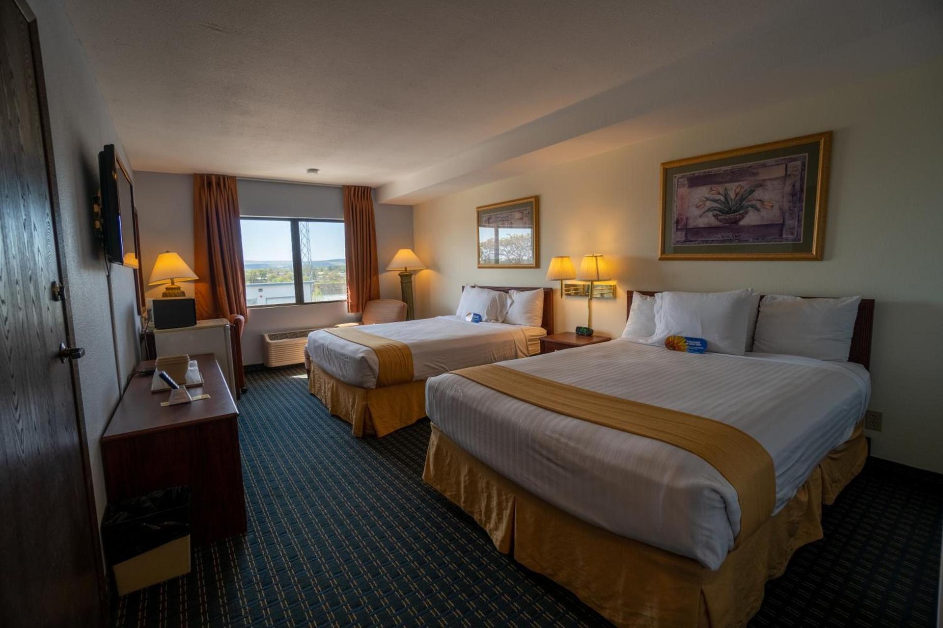 Clover Island Inn photo 57