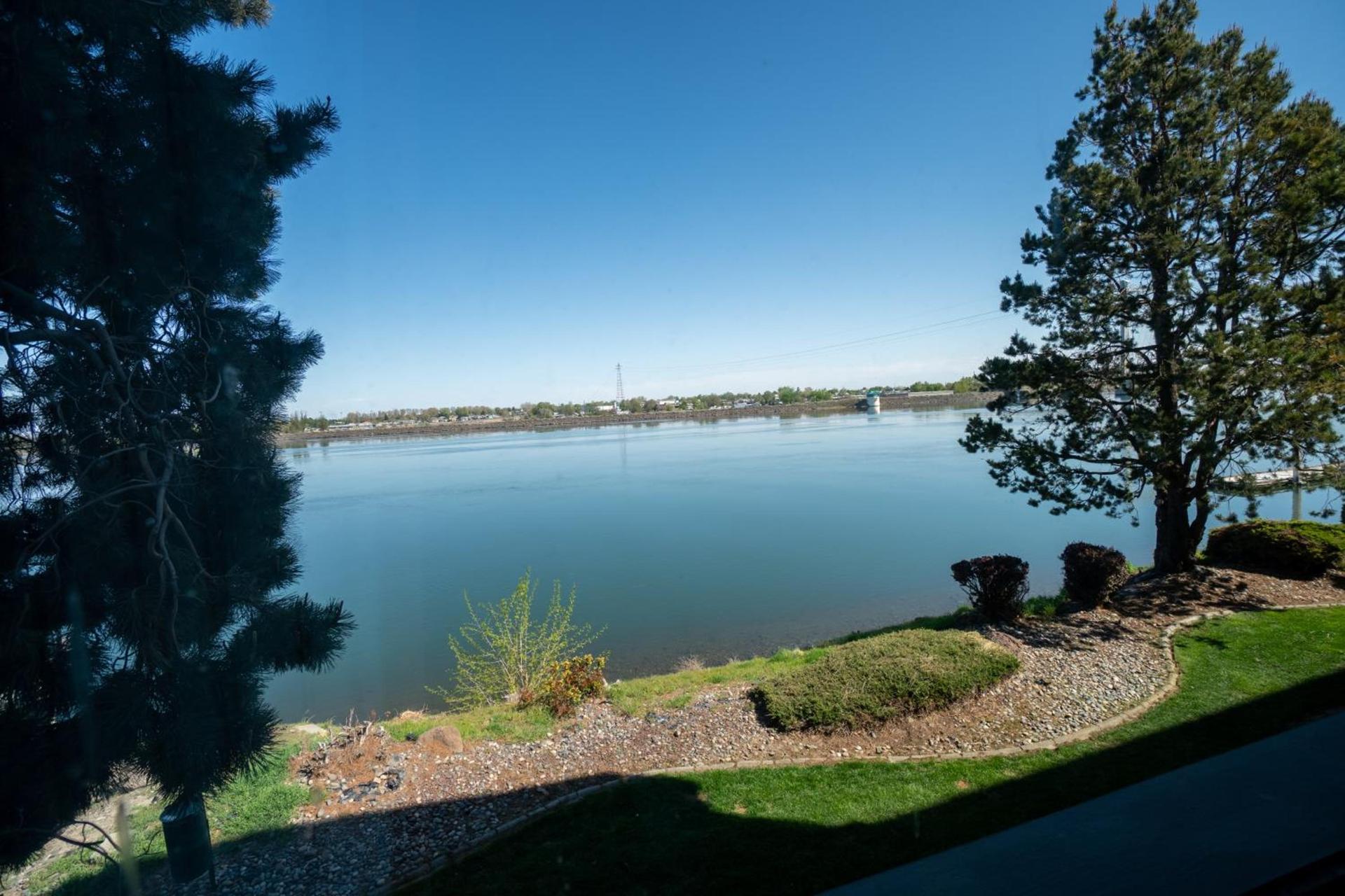 Clover Island Inn photo 63