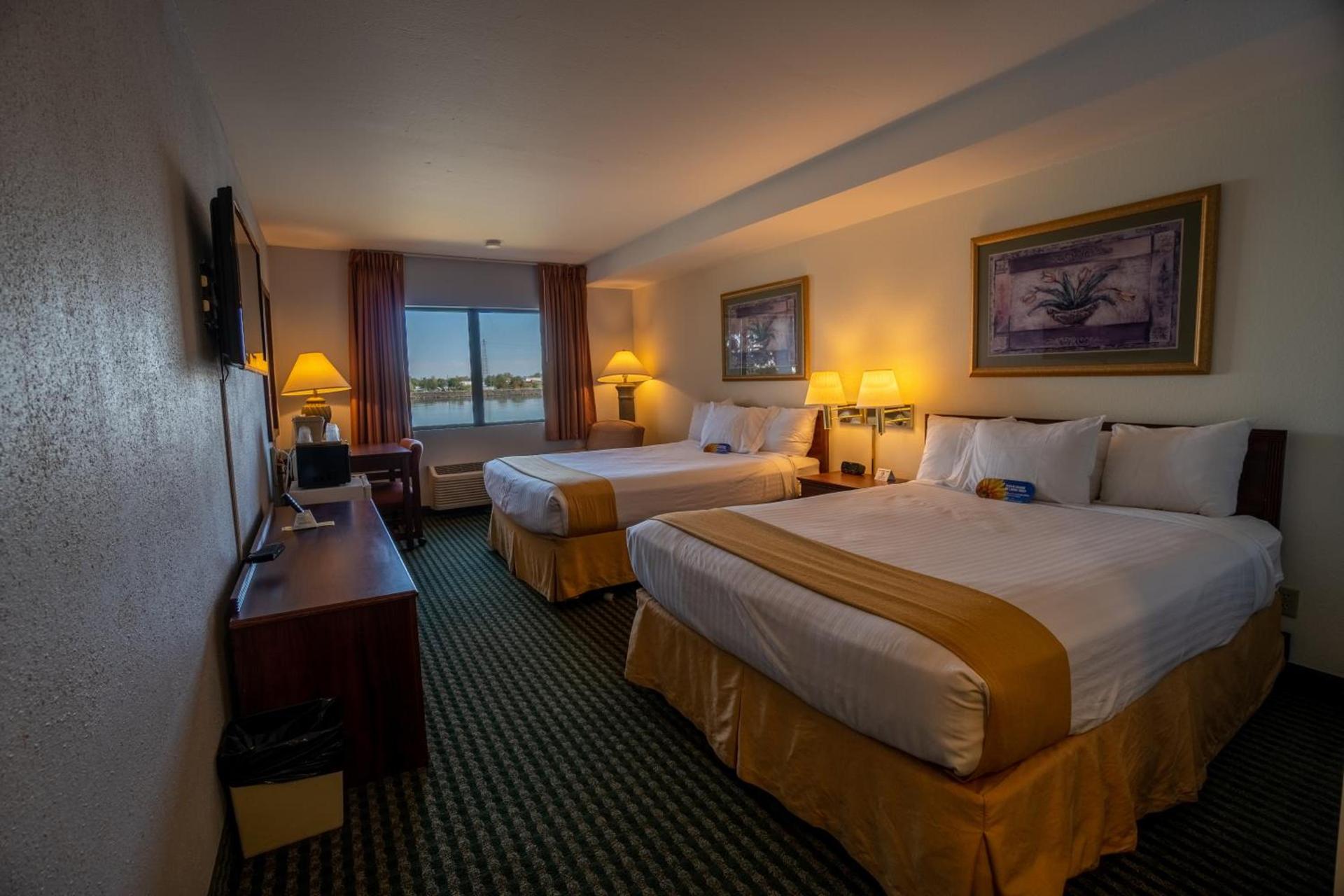 Clover Island Inn photo 62