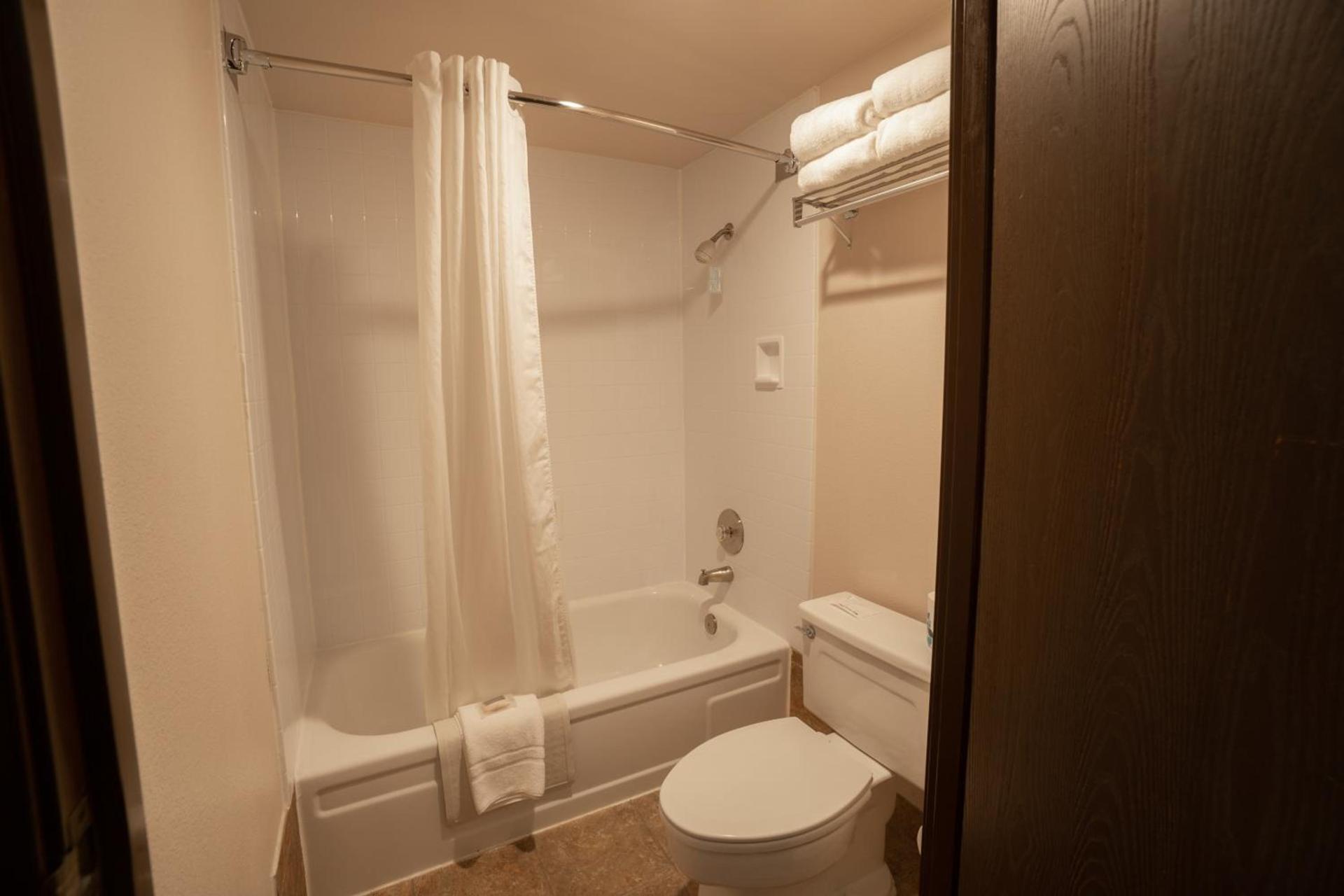 Clover Island Inn photo 67