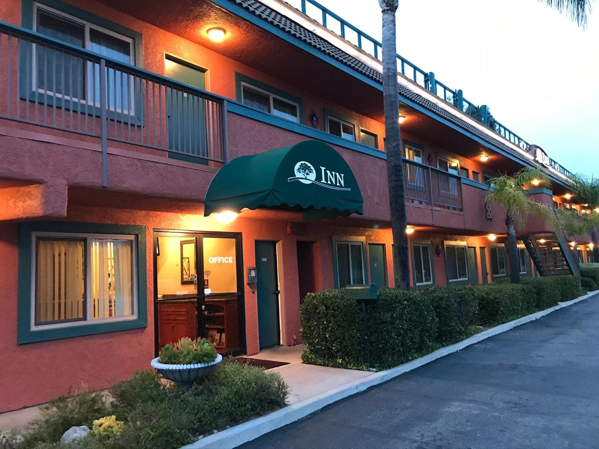 Oakridge Inn photo 3