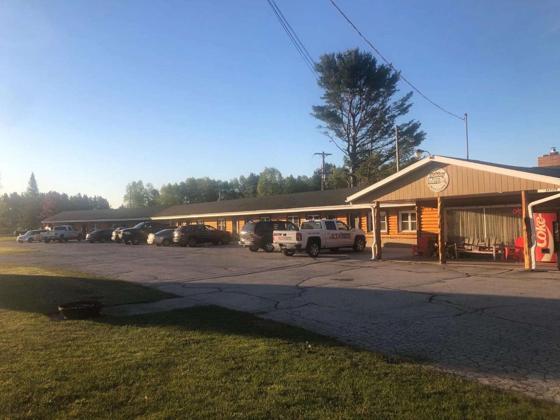 Holiday Motel photo 8