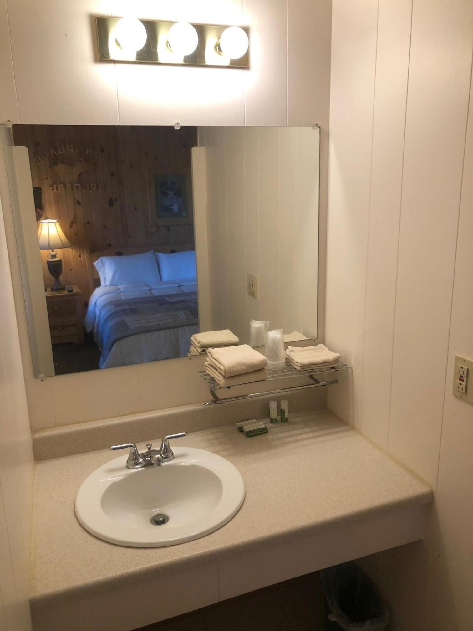 Holiday Motel photo 10