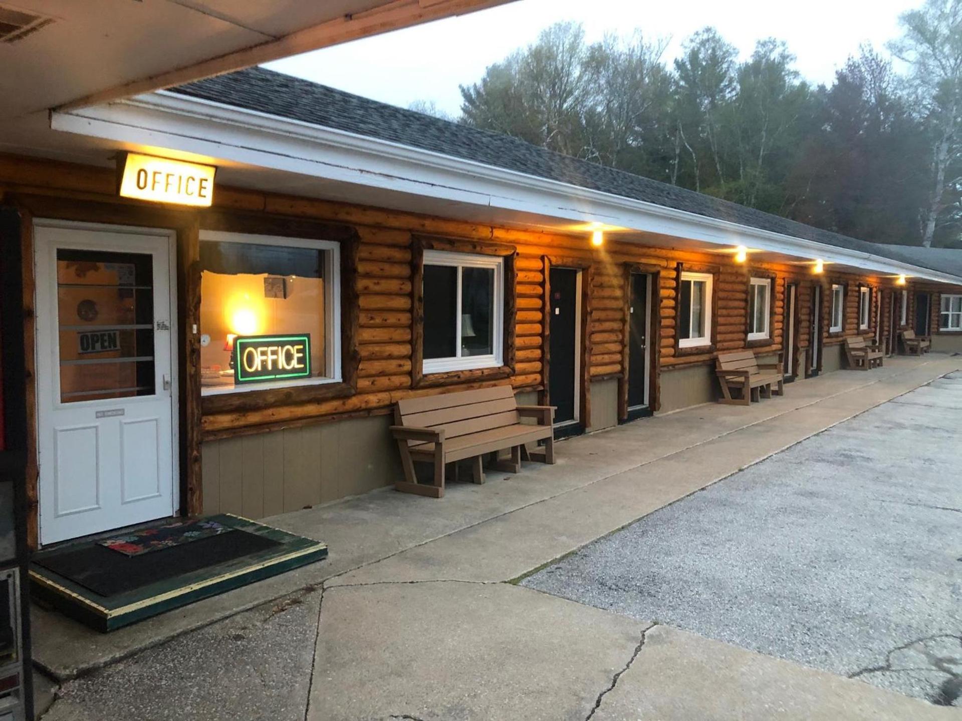 Holiday Motel photo 11