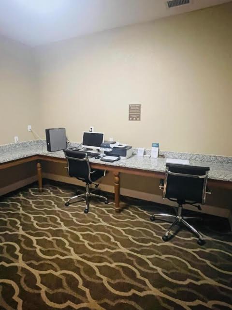 Comfort Inn Hebron-Lowell Area photo 42
