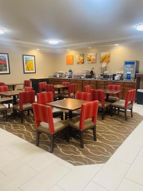 Comfort Inn Hebron-Lowell Area photo 44