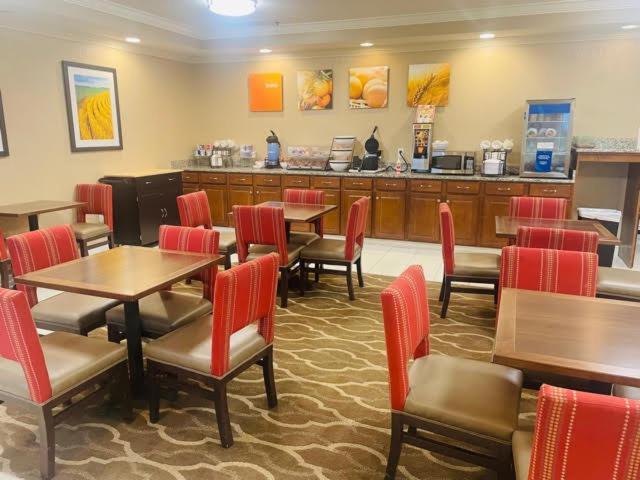 Comfort Inn Hebron-Lowell Area photo 46