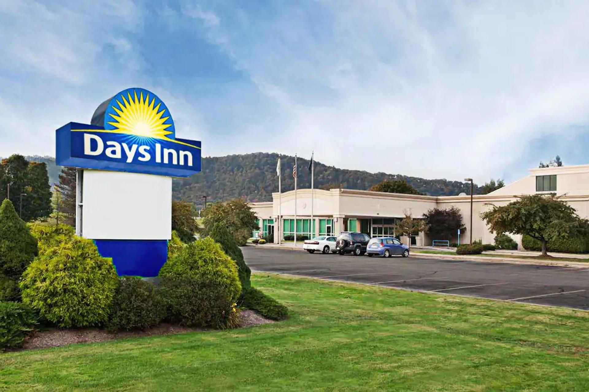Days Inn by Wyndham Warren photo 1