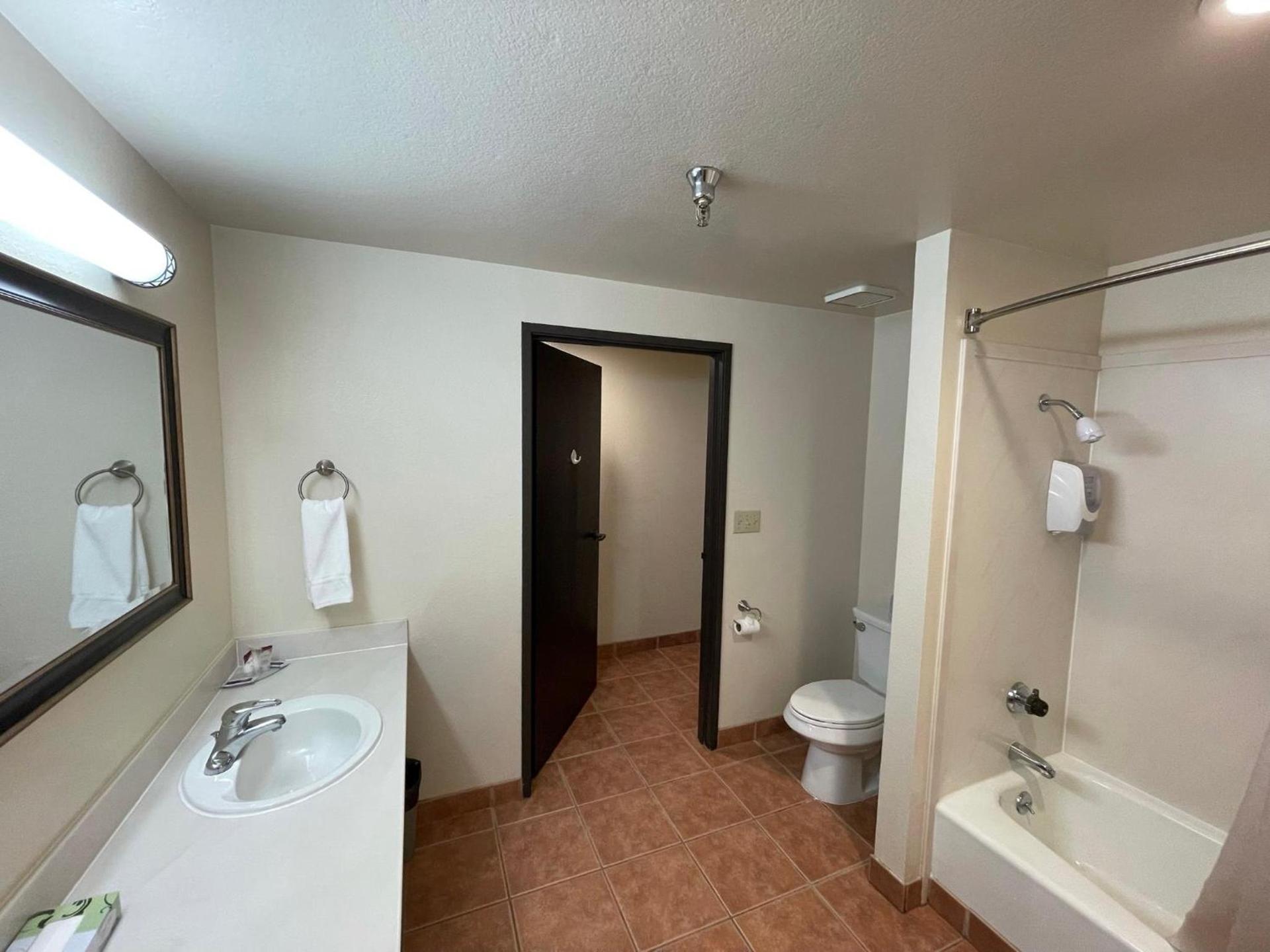 Oakridge Inn photo 16