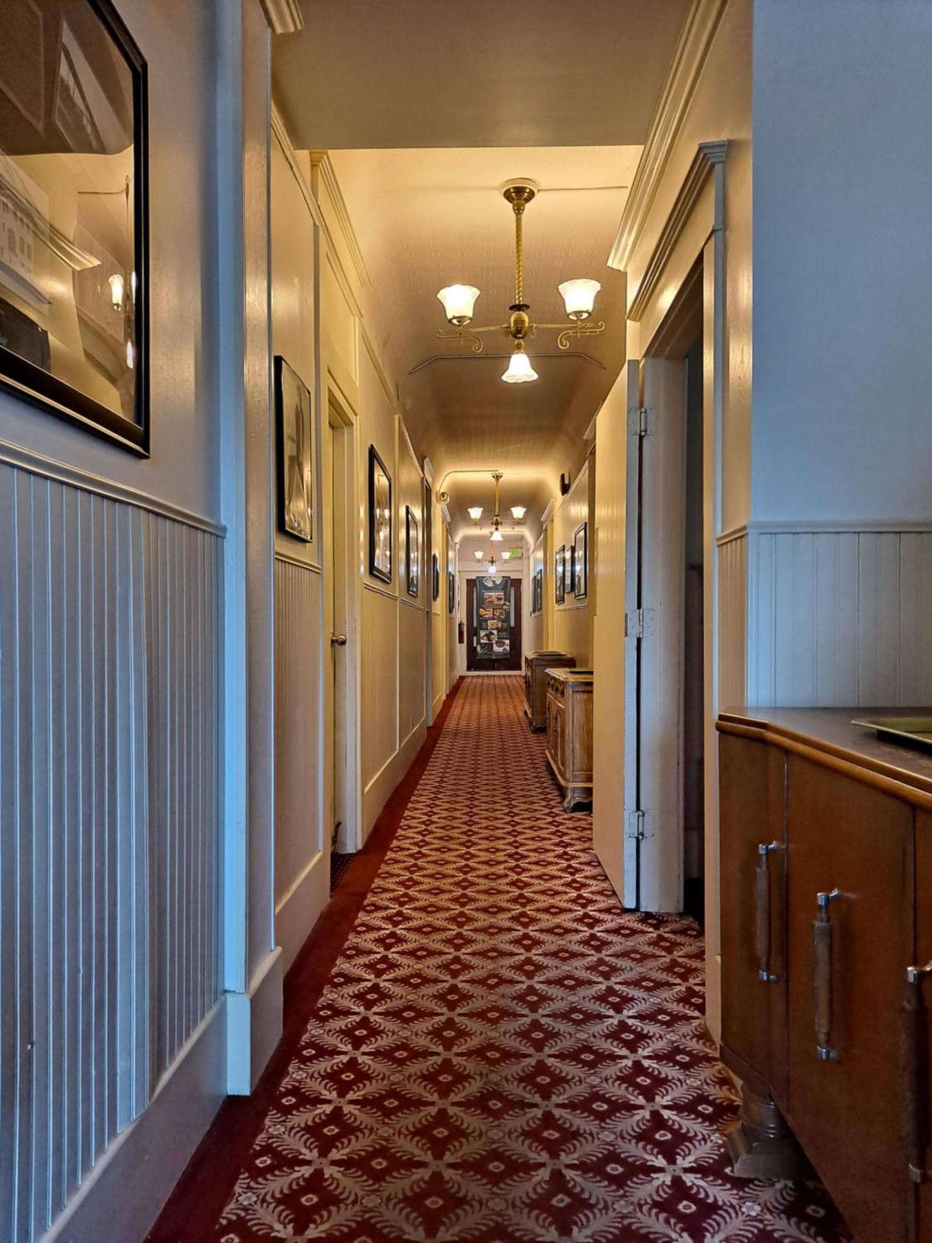 Van Gilder Hotel photo 2