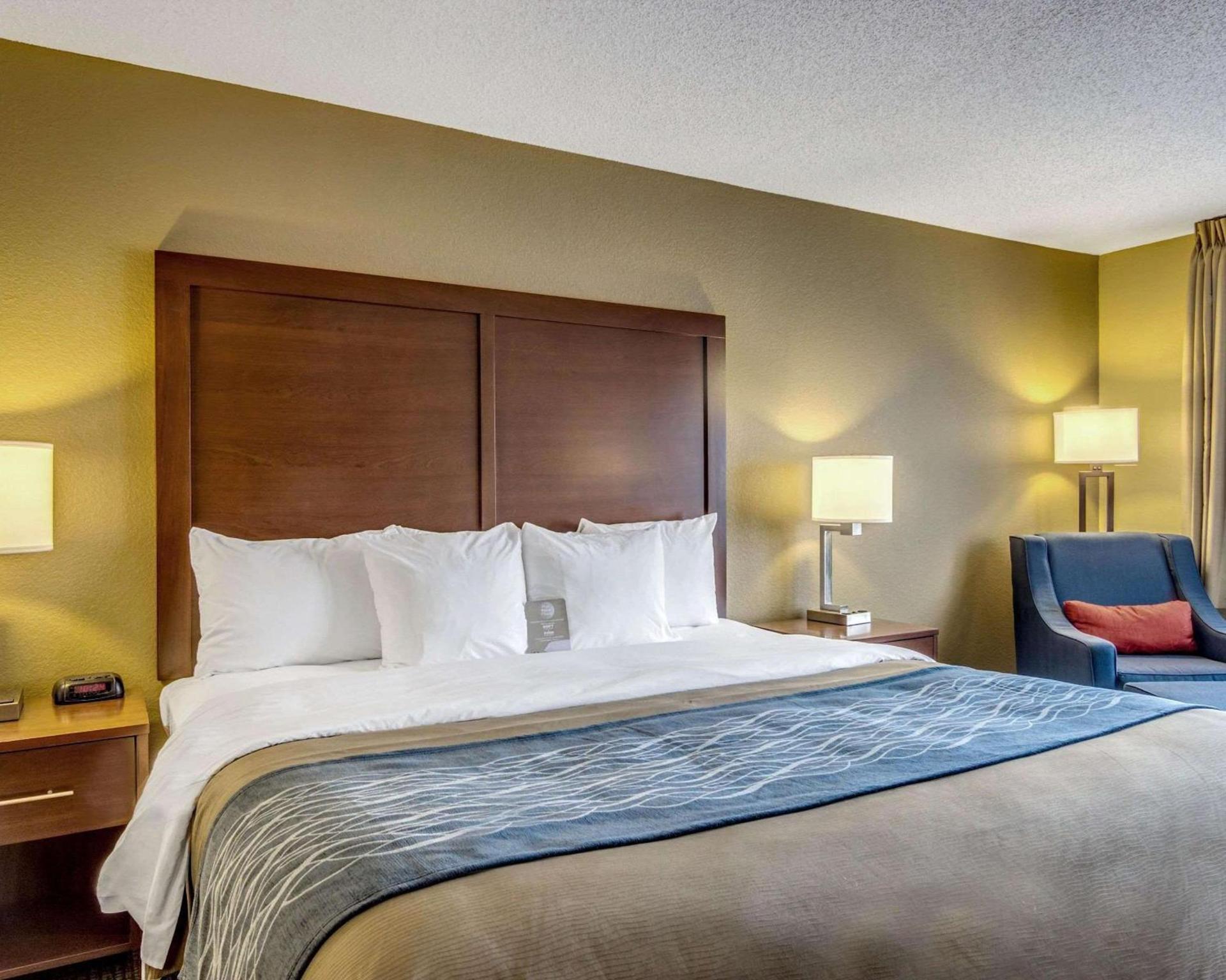 Comfort Inn & Suites Grafton-Cedarburg photo 9