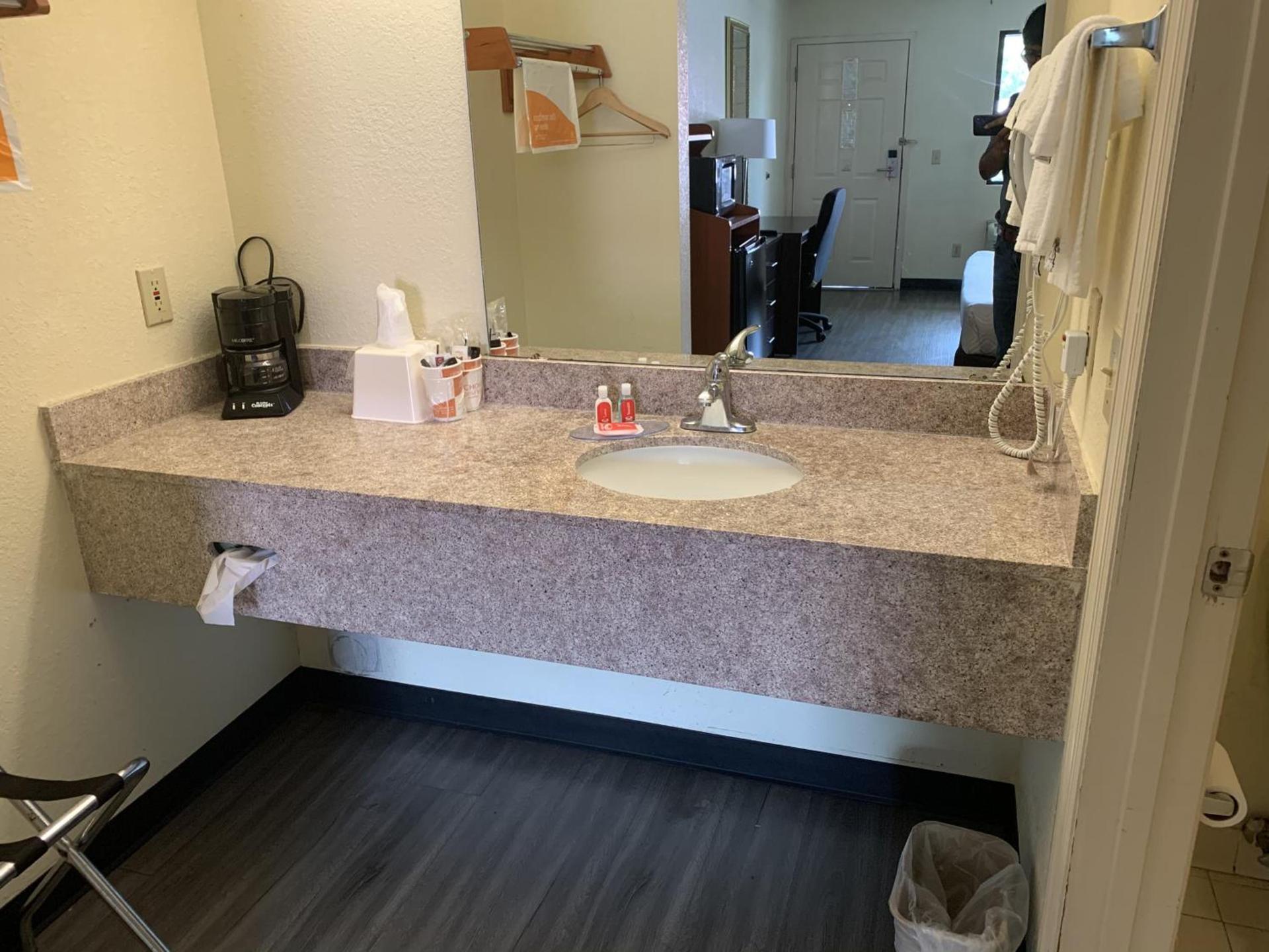 Econo Lodge Dothan West photo 26