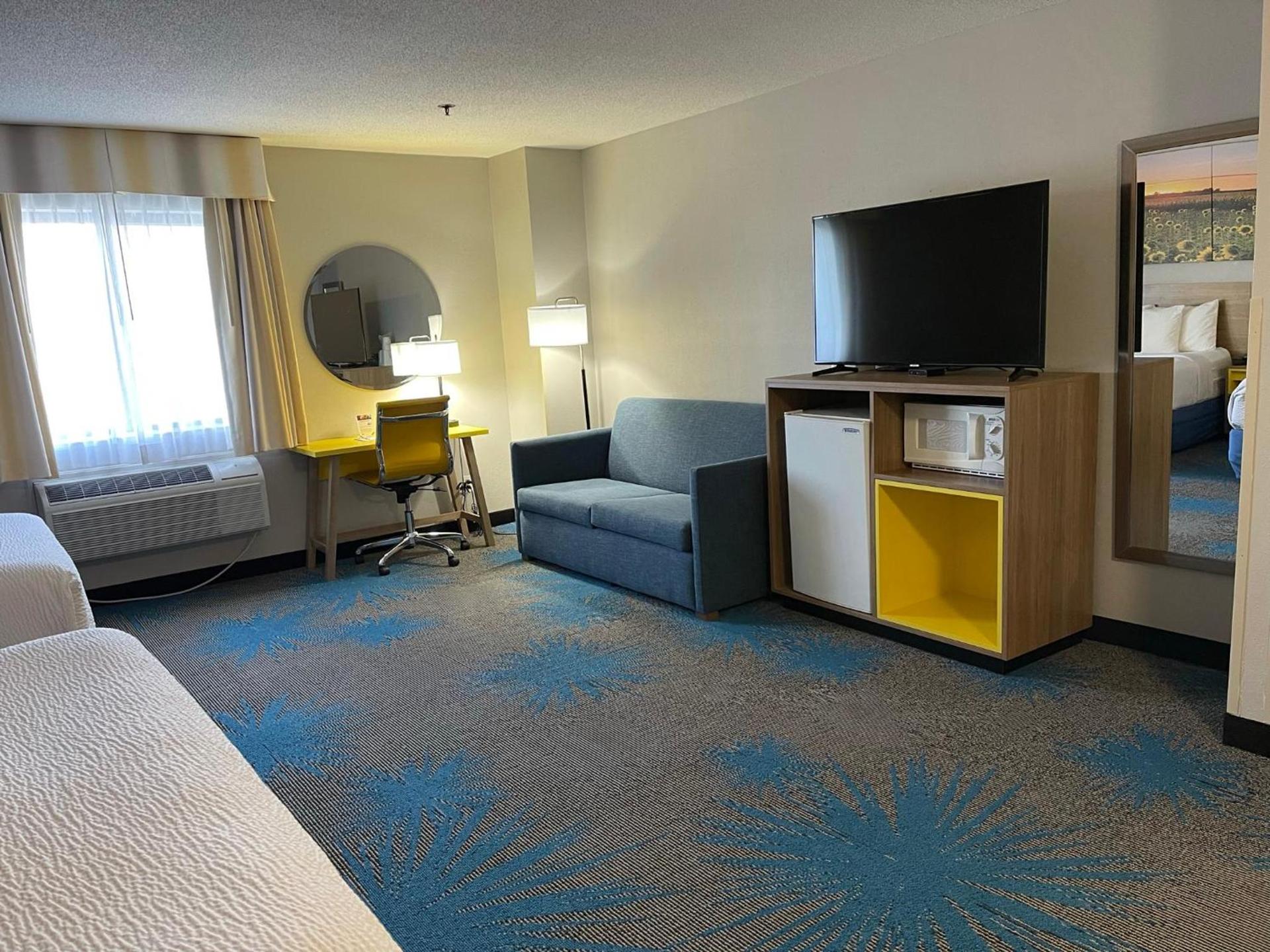 Days Inn by Wyndham Colby photo 34
