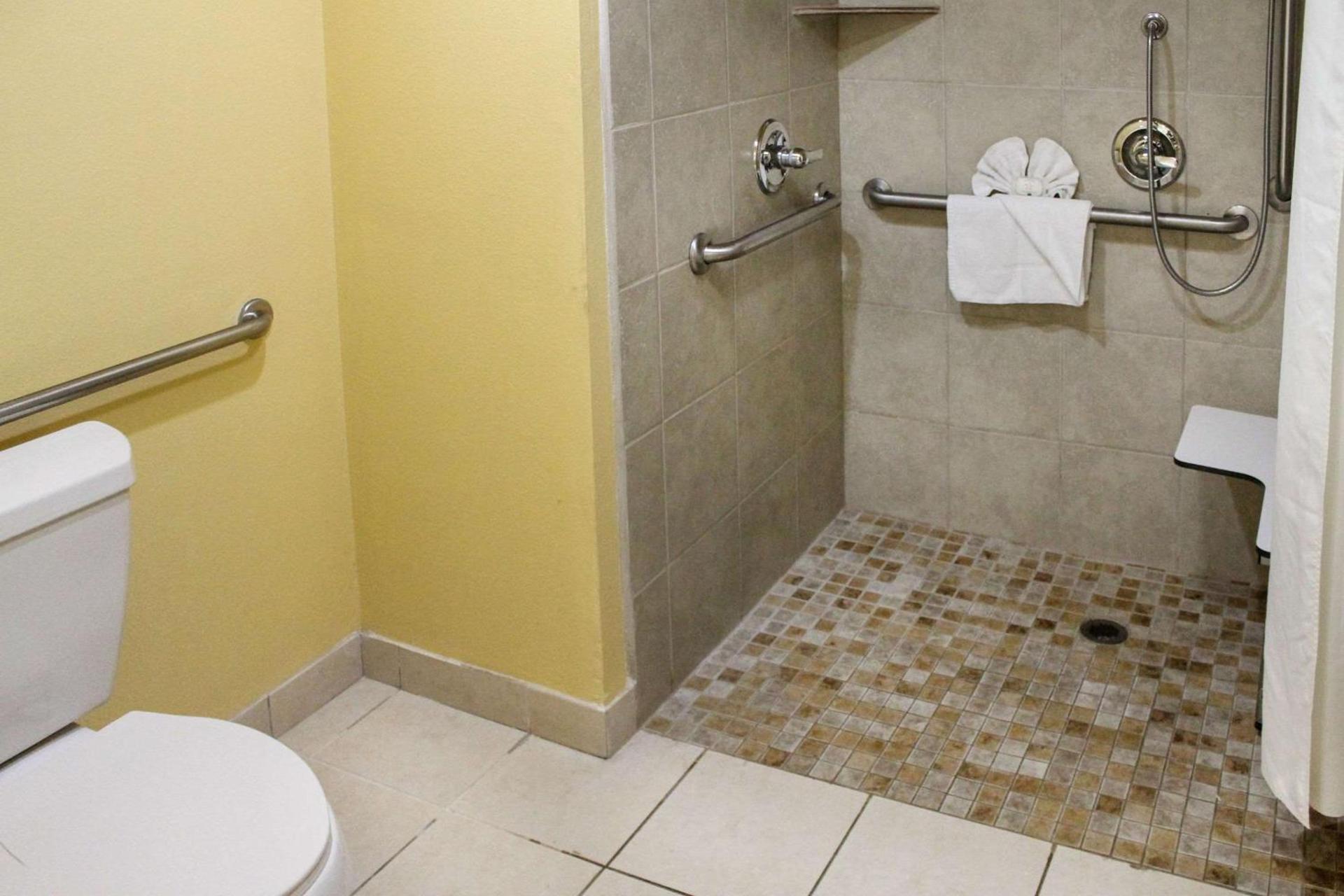 Quality Inn near Hearst Castle photo 22