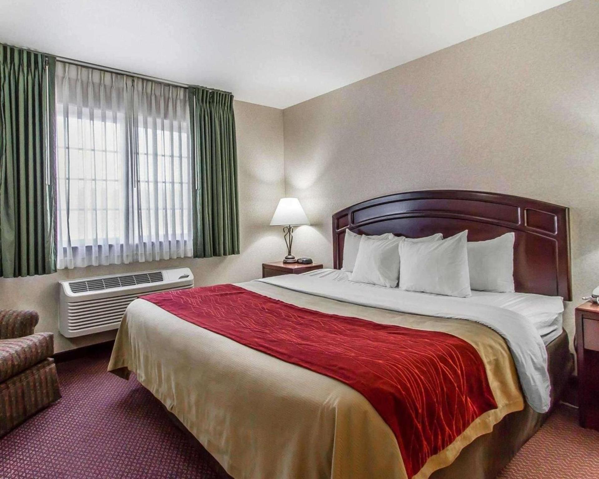 Quality Inn & Suites Fort Madison near Hwy 61 photo 5