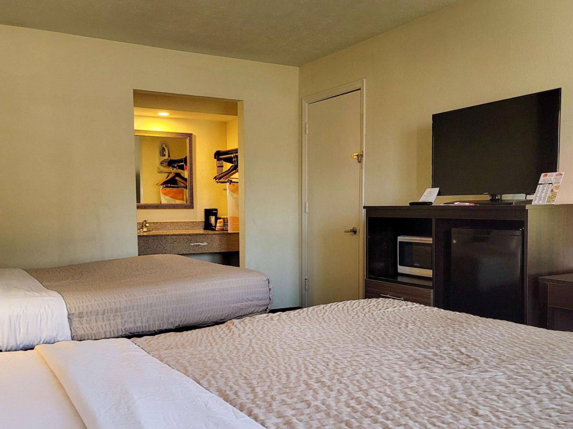 Americas Best Value Inn Grayson photo 13