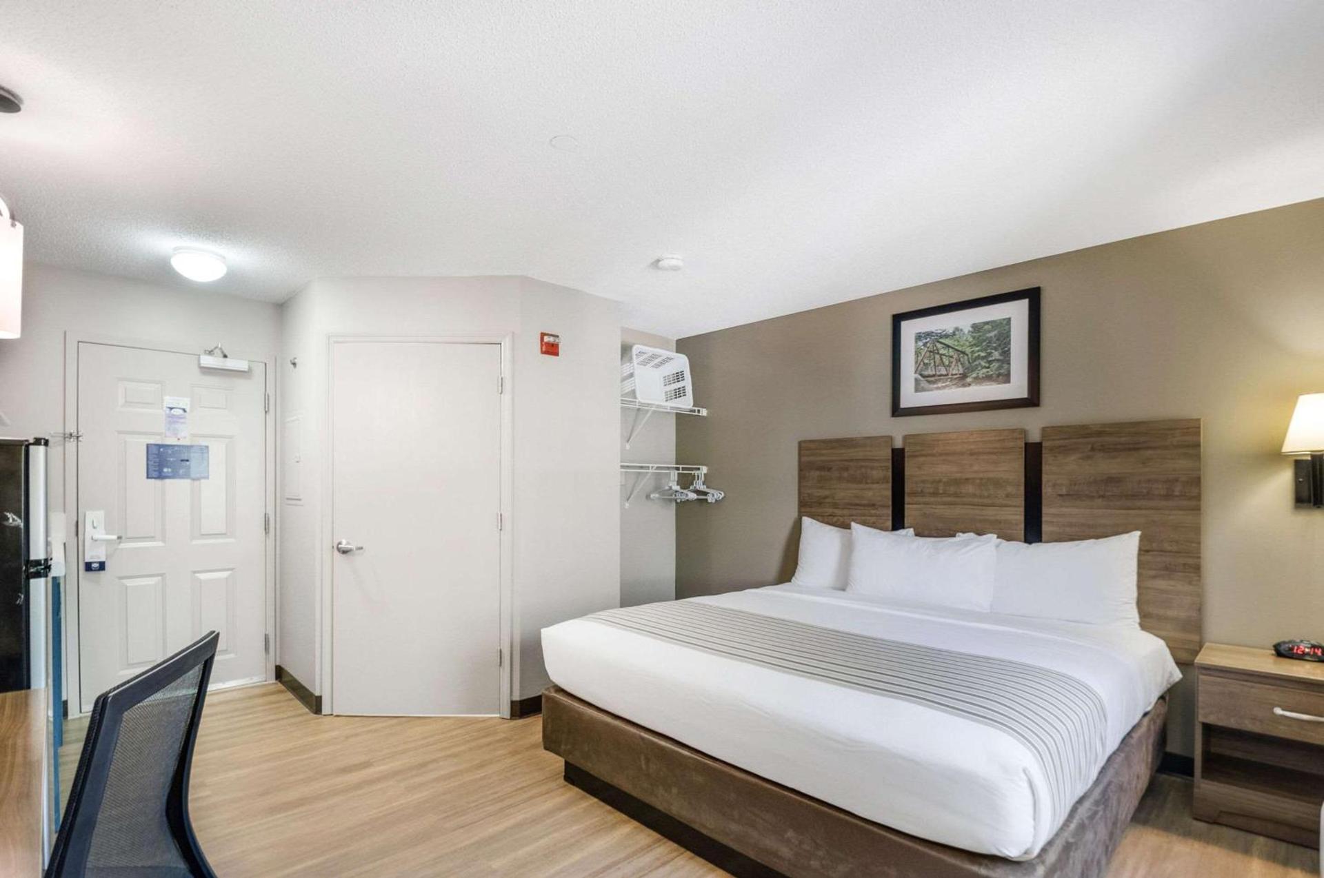 Suburban Studios Sterling - Washington Dulles photo 11