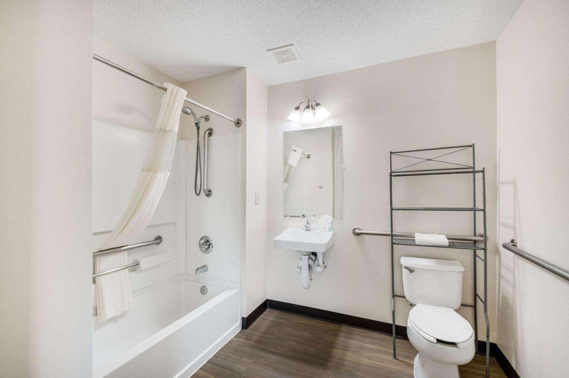 Suburban Studios Sterling - Washington Dulles photo 21