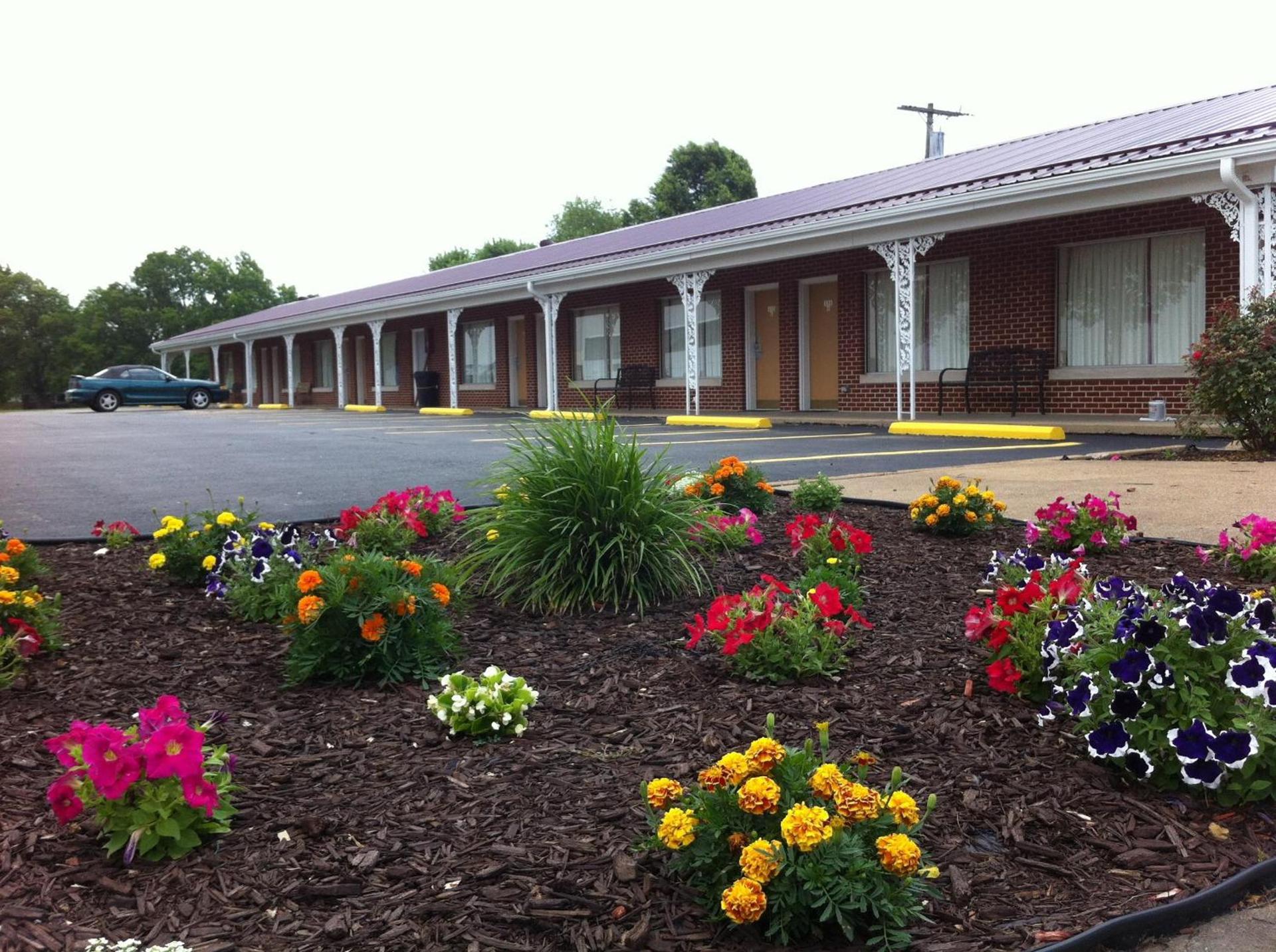 Eldon Inn photo 1