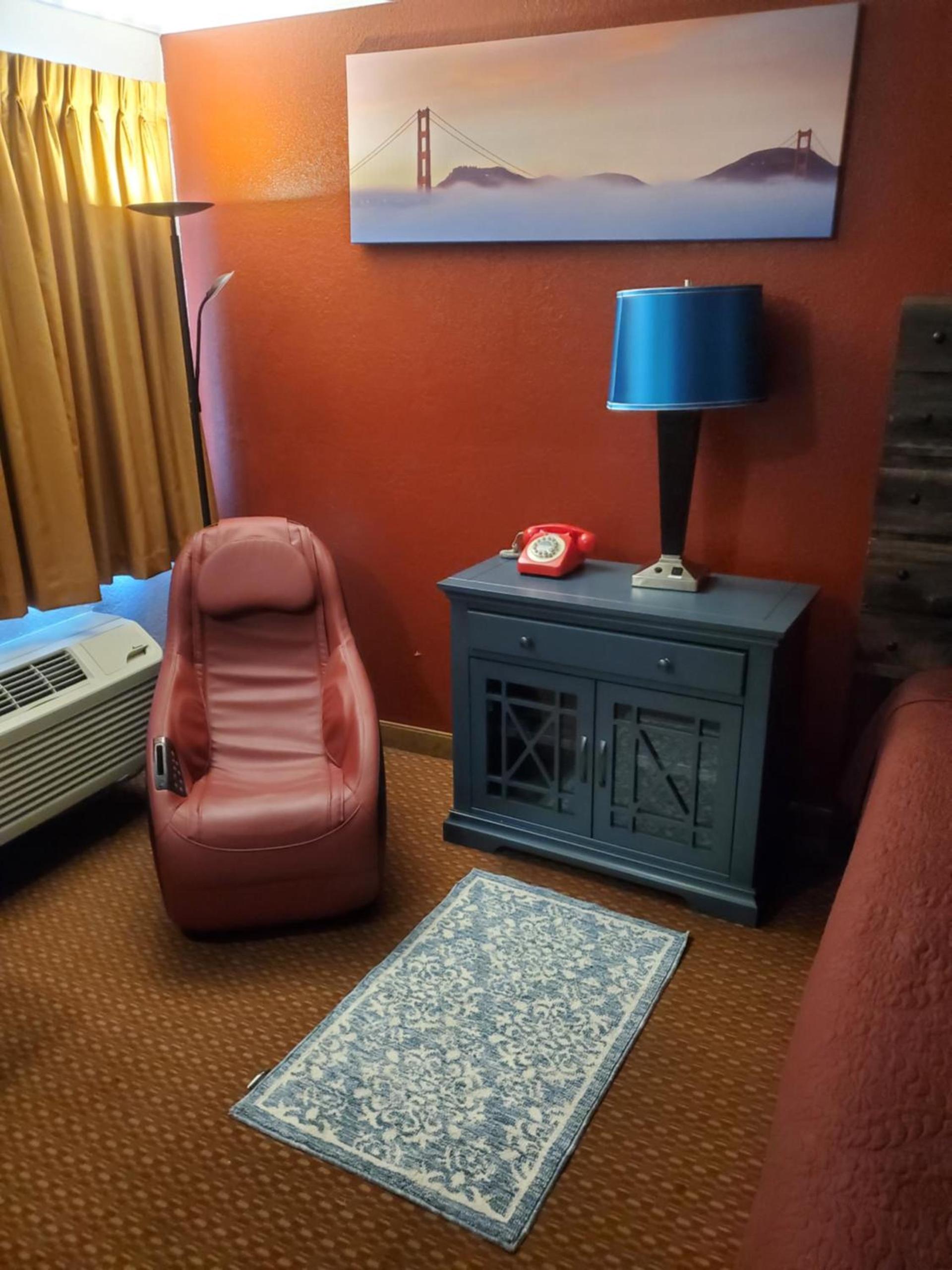 Americana Inn Motel photo 26