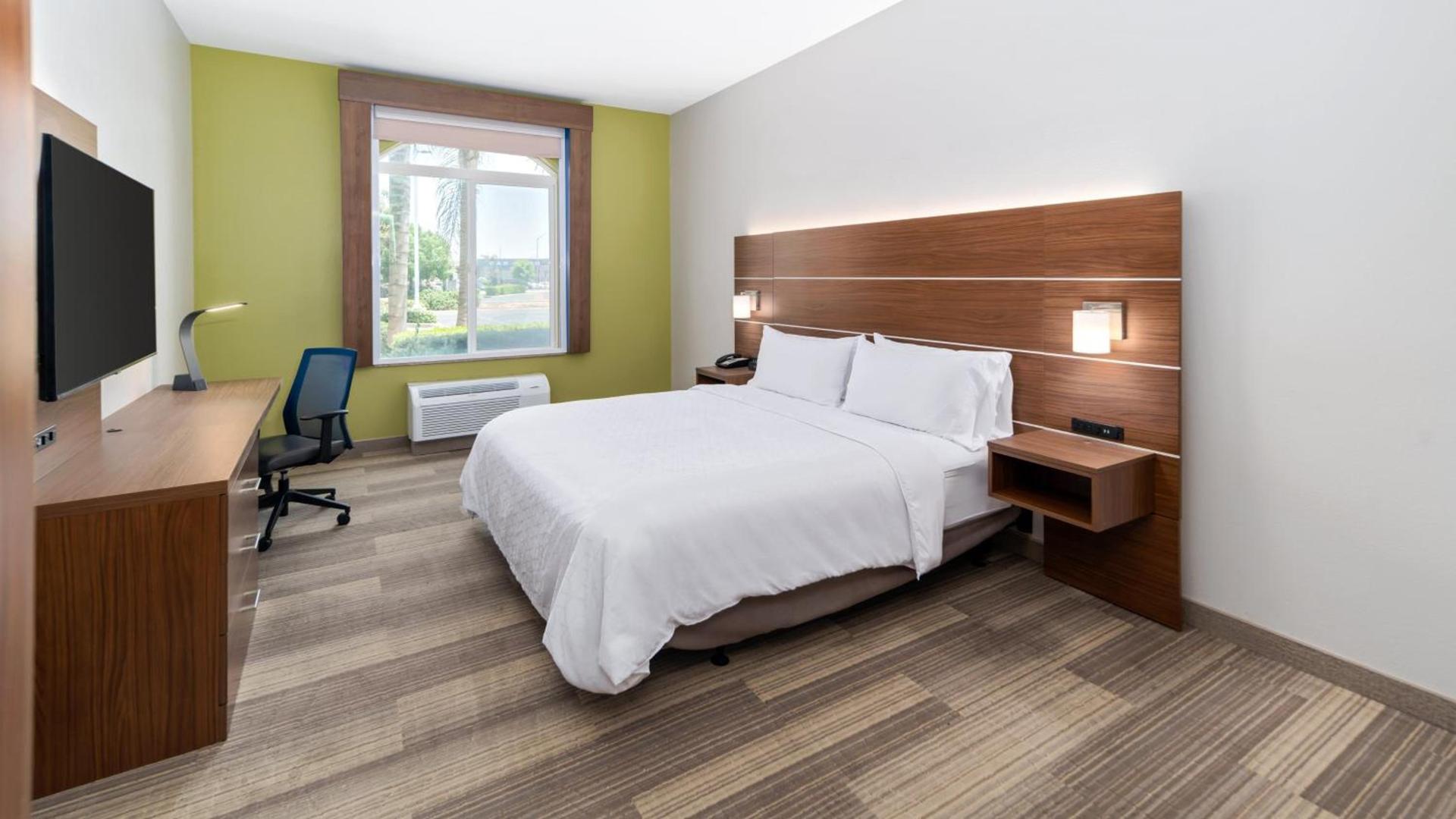 Holiday Inn Express & Suites Dinuba West by IHG photo 41