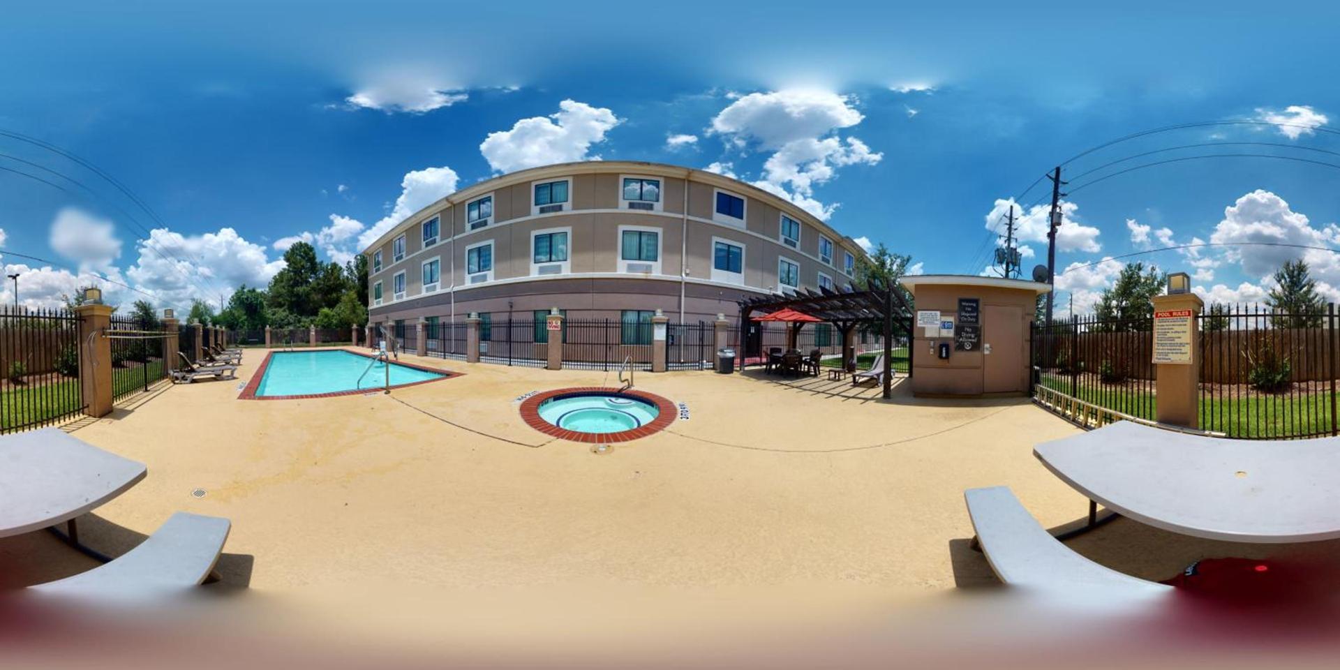 Restwell Inn & Suites I-45 North photo 17
